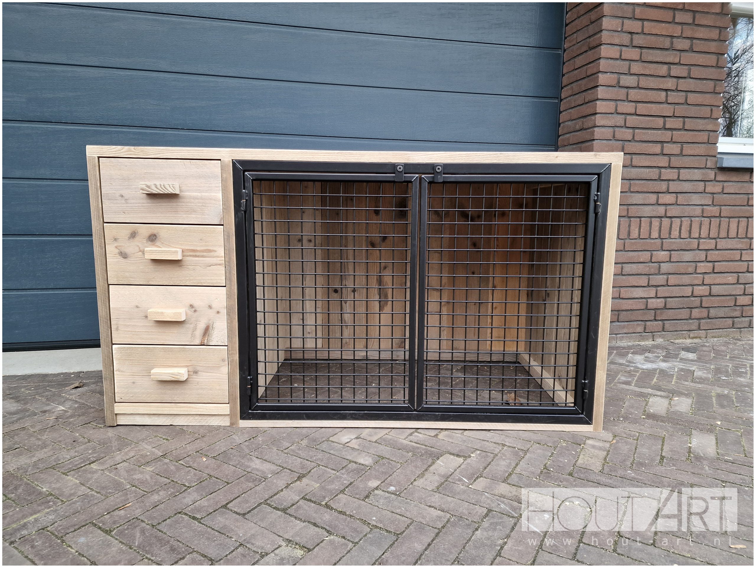 Dressoir bench steigerhout met stalen deur met lades van Hout-Art. staal, zwart, gepoedercoat, gaas, mesh, houtart, benchkast.