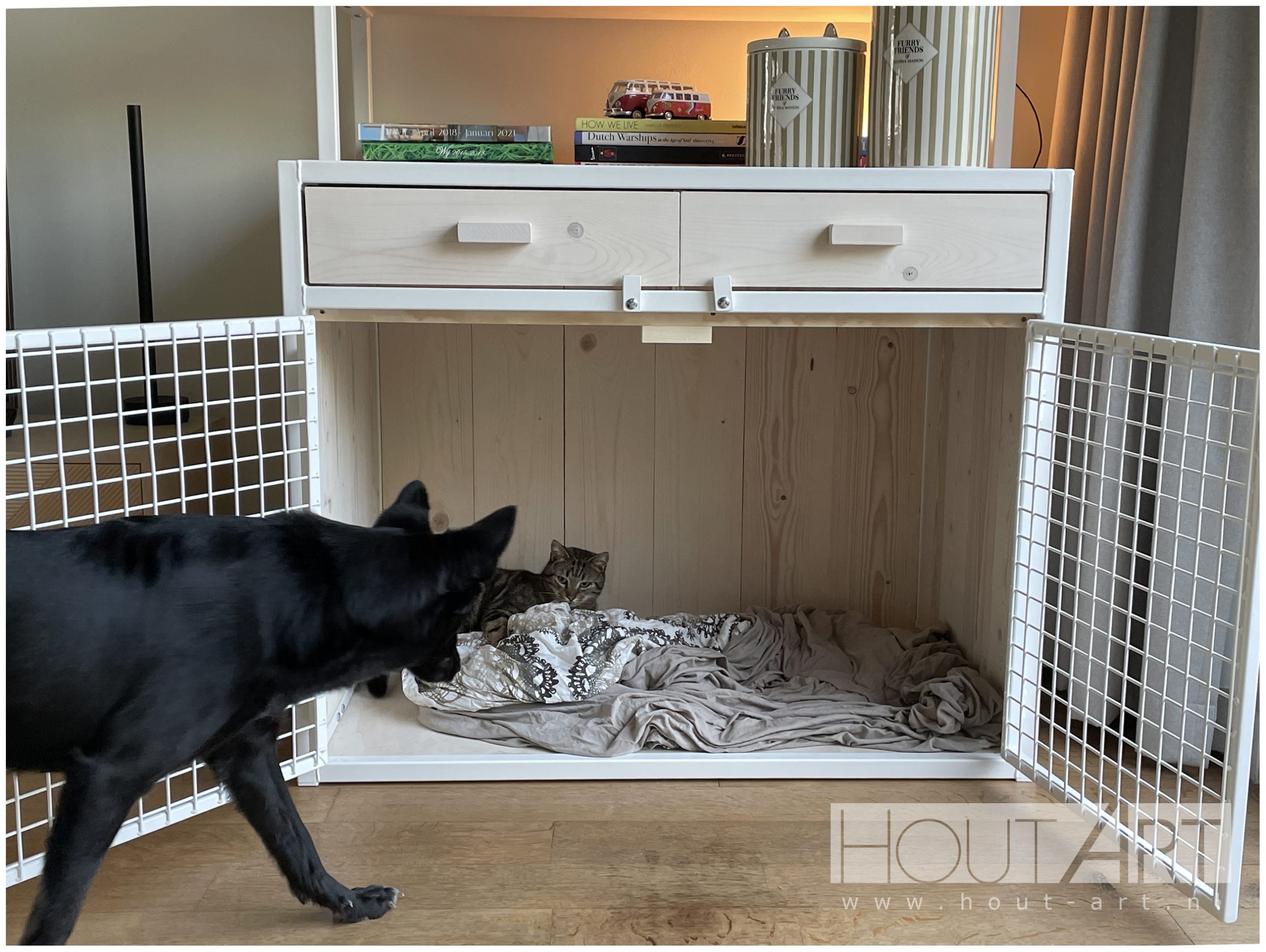 Hoge kast stalen frame bench xl met legplanken, lade van steigerhout van Hout-Art. huisdier, benchkast, gaasdeur, benches, houtart.