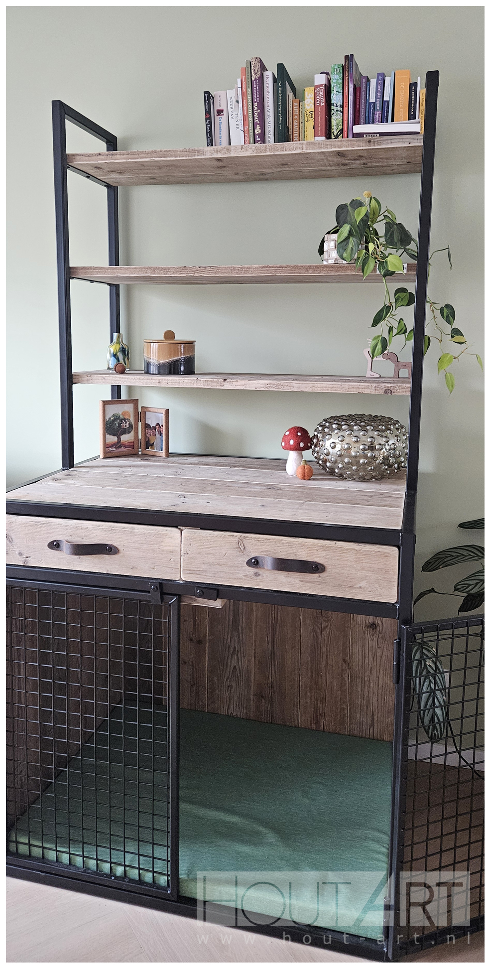 Benchkast bench hoge kast van steigerhout stalen frame met legplanken en lades van Hout-Art.