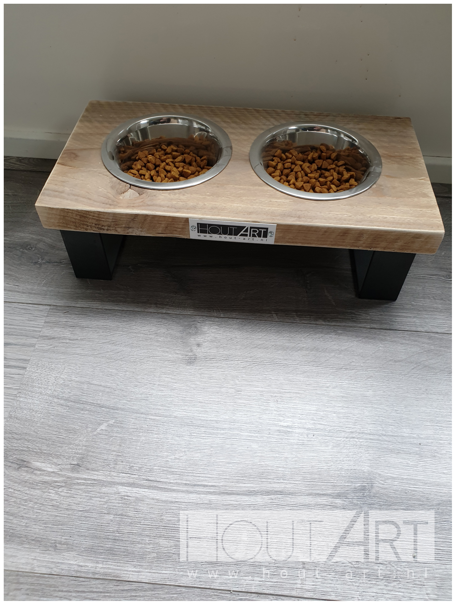 Eet drinkset indus staal met steigerhout van Hout-Art. verzinkt, stalen frames, drinkset, voerbak, rvs bakje, houtart, gebruikt hout, steigerhouten, voerbakken, houtart.