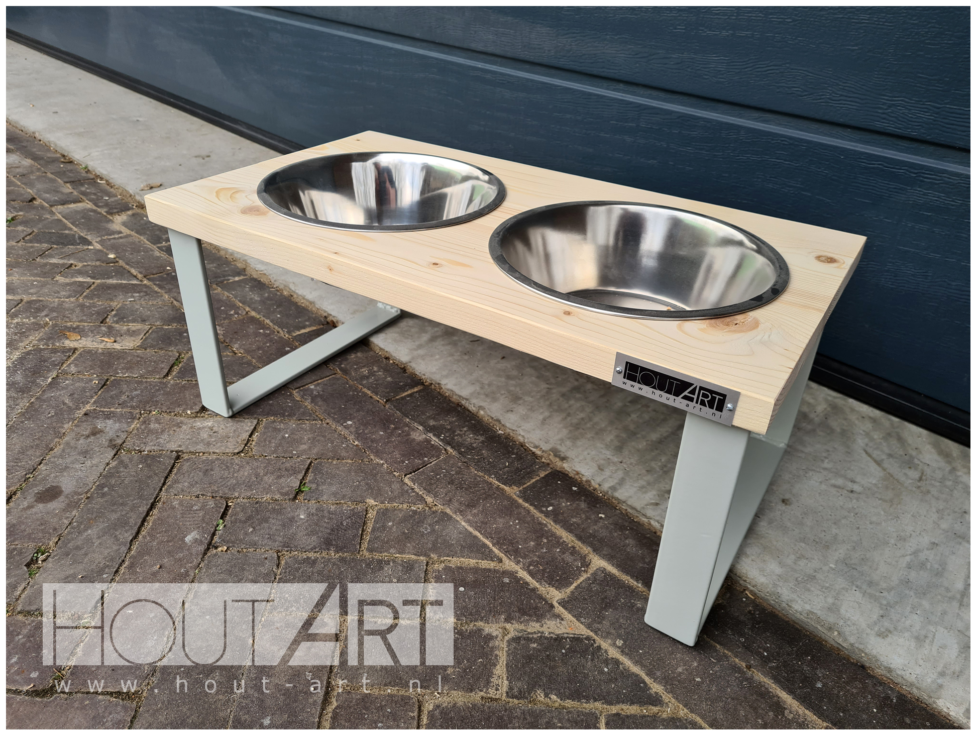 Eet drinkset indus staal met steigerhout van Hout-Art. verzinkt, stalen frames, drinkset, voerbak, rvs bakje, houtart, gebruikt hout, steigerhouten, voerbakken, houtart.
