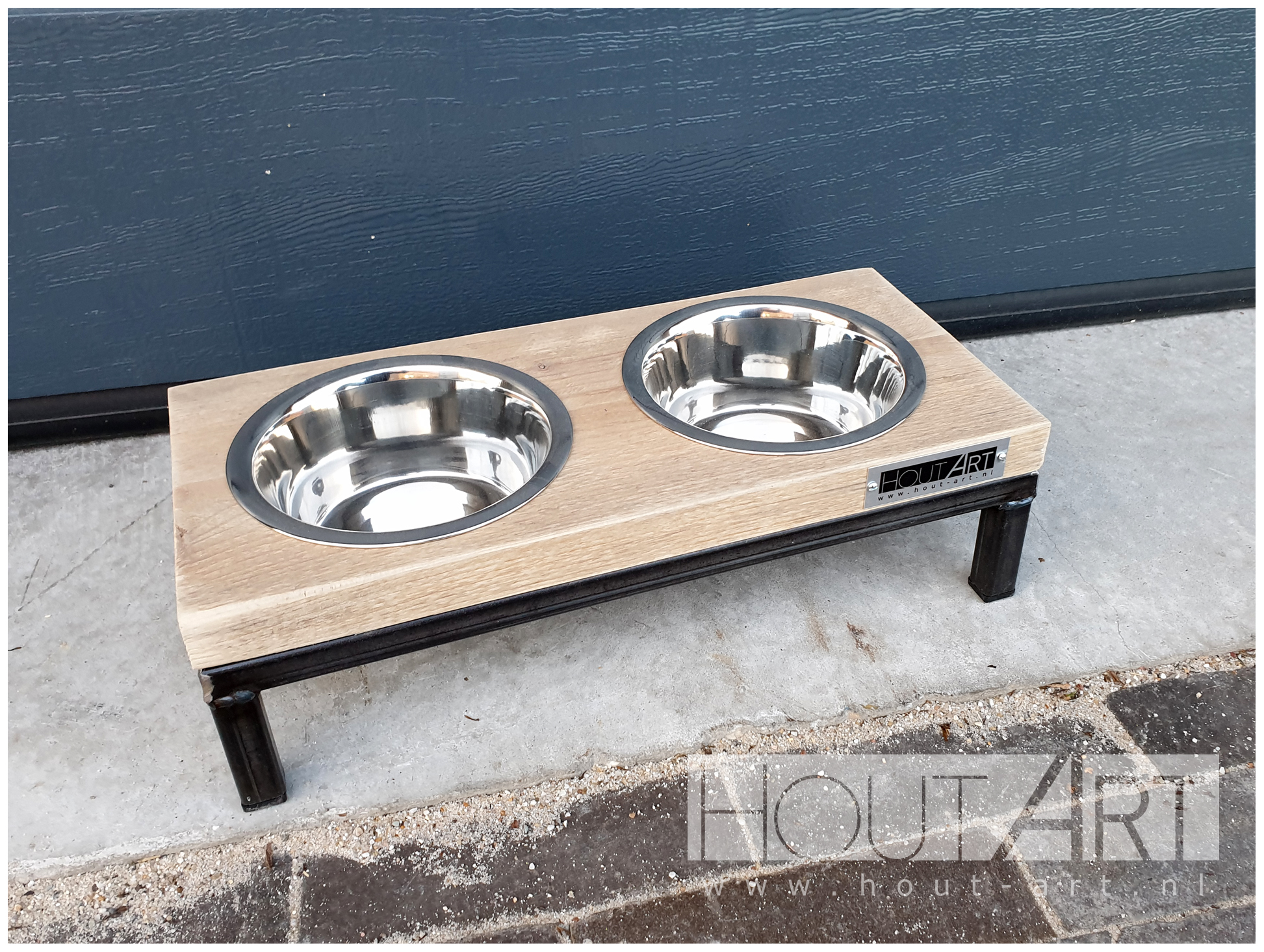 Eet drinkset indus staal met steigerhout van Hout-Art. verzinkt, stalen frames, drinkset, voerbak, rvs bakje, houtart, gebruikt hout, steigerhouten, voerbakken, houtart.