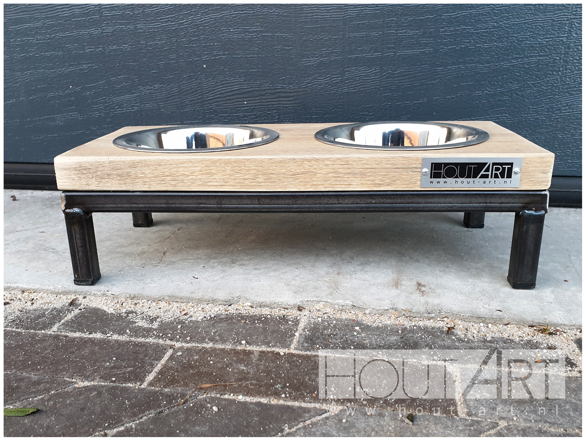 Eet drinkset indus staal met steigerhout van Hout-Art. verzinkt, stalen frames, drinkset, voerbak, rvs bakje, houtart, gebruikt hout, steigerhouten, voerbakken, houtart.