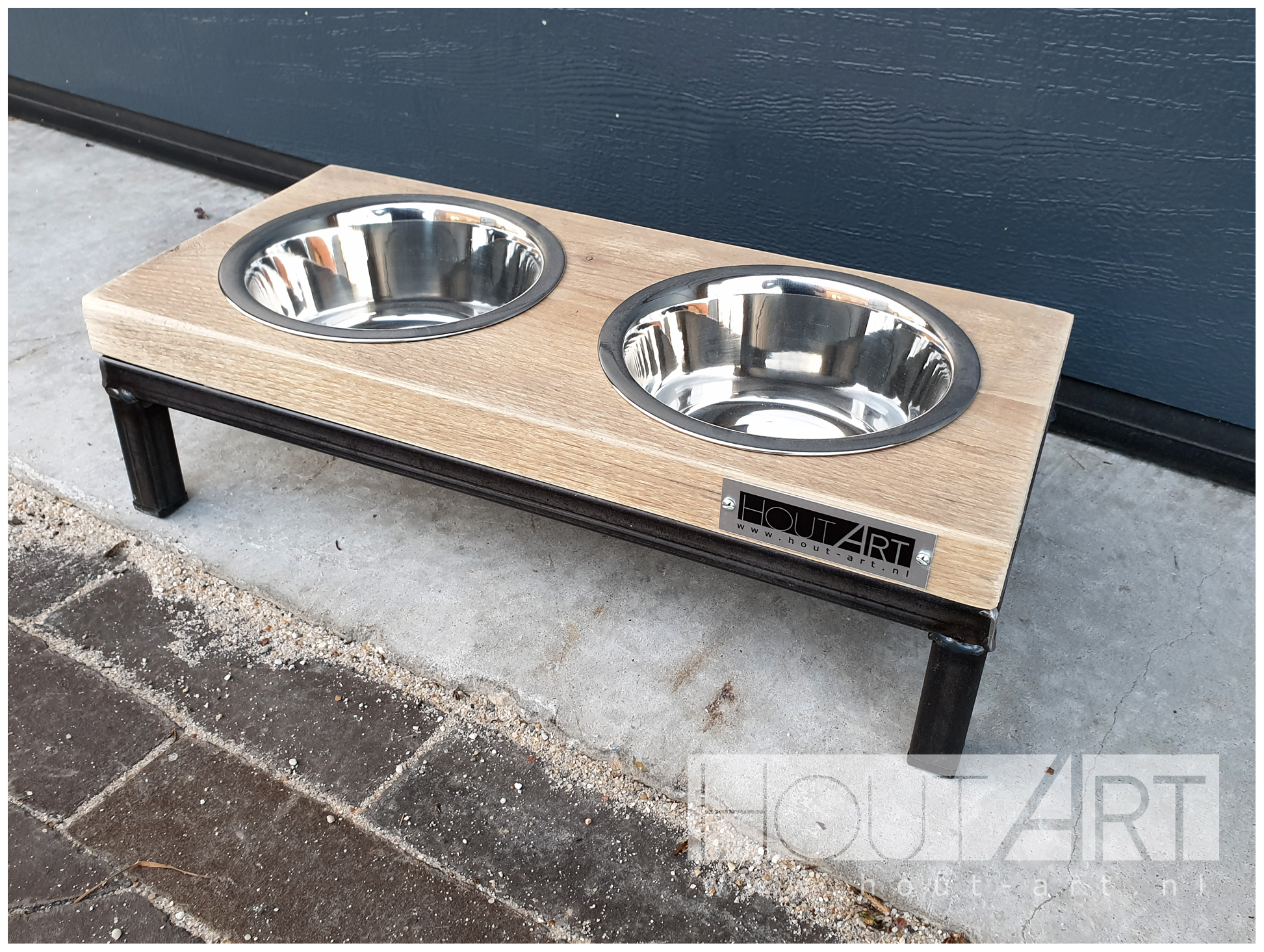 Eet drinkset indus staal met steigerhout van Hout-Art. verzinkt, stalen frames, drinkset, voerbak, rvs bakje, houtart, gebruikt hout, steigerhouten, voerbakken, houtart.