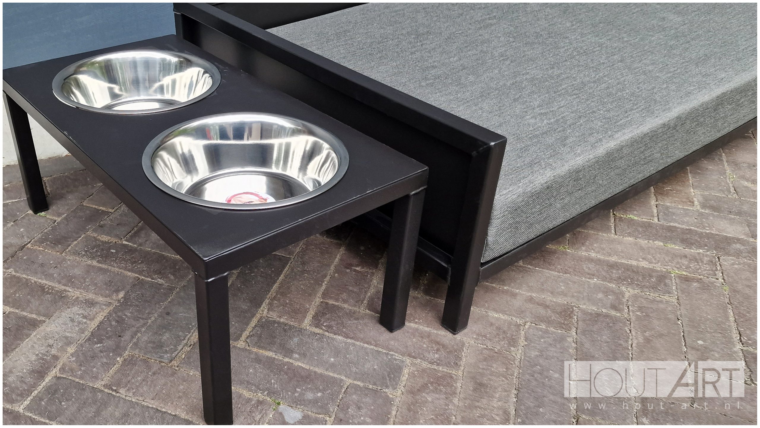 Eet drinkset indus stalen frame plate zwart van Hout-Art. drinkset, voerbakken, voerbak, zwarte, gepoedercoat, industrieel, hondenmand, houtart.