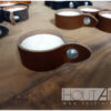 Kaarsenring leer met kaars cognac van Hout-Art.