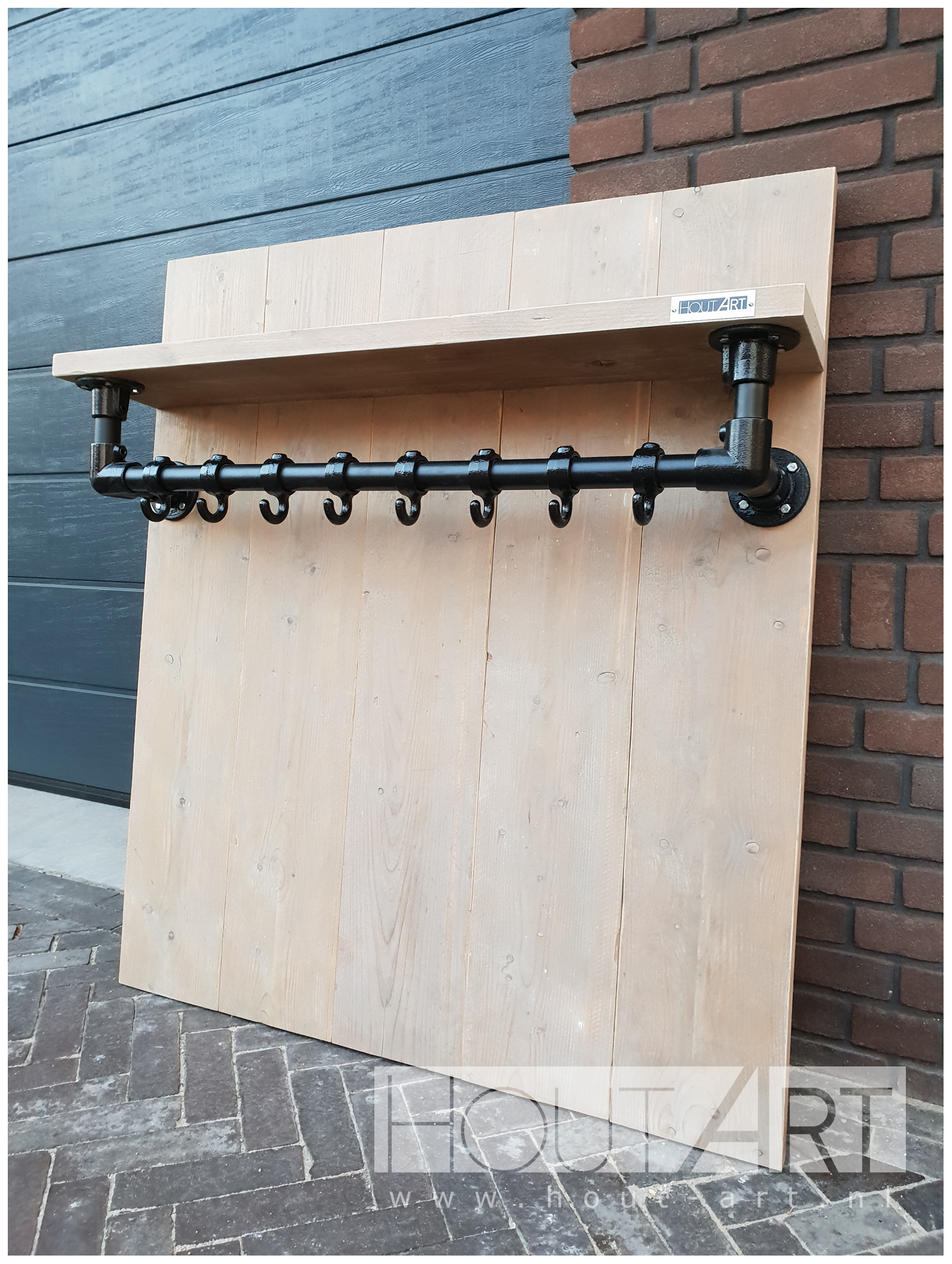 Kapstok medium zwarte steigerbuis met steigerhout achterwand van Hout-Art. steigerbuizen, zwart, gepoedercoat, modern, industrieel, haakjes, houtart.