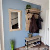 Kapstok medium zwarte steigerbuis met steigerhout achterwand van Hout-Art. steigerbuizen, zwart, gepoedercoat, modern, industrieel, haakjes, houtart.