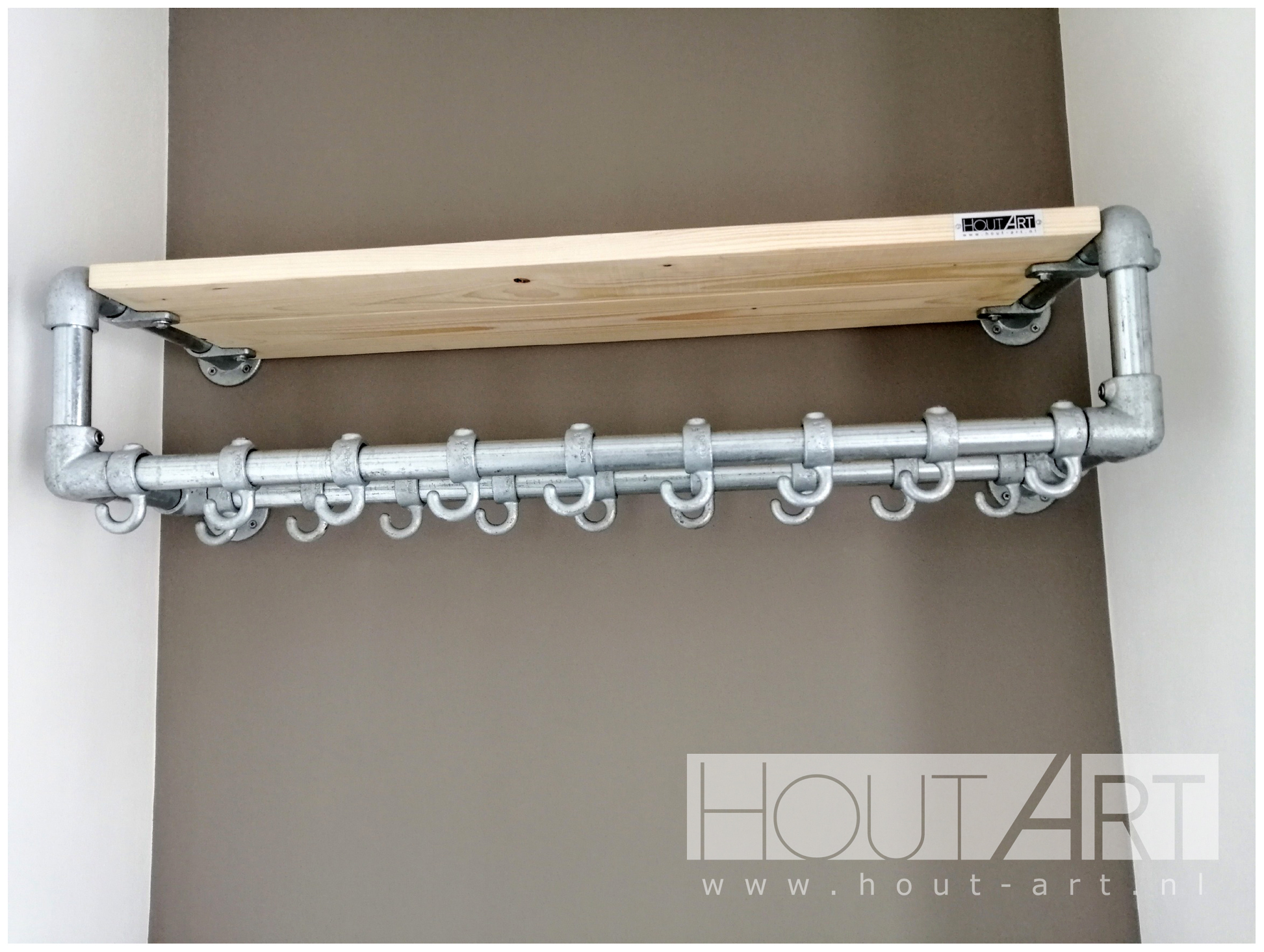 Kapstok luxe dubbel verzinkte steigerbuis met steigerhout van Hout-Art. steigerbuizen, zwart, gepoedercoat, modern, industrieel, haakjes, houtart.