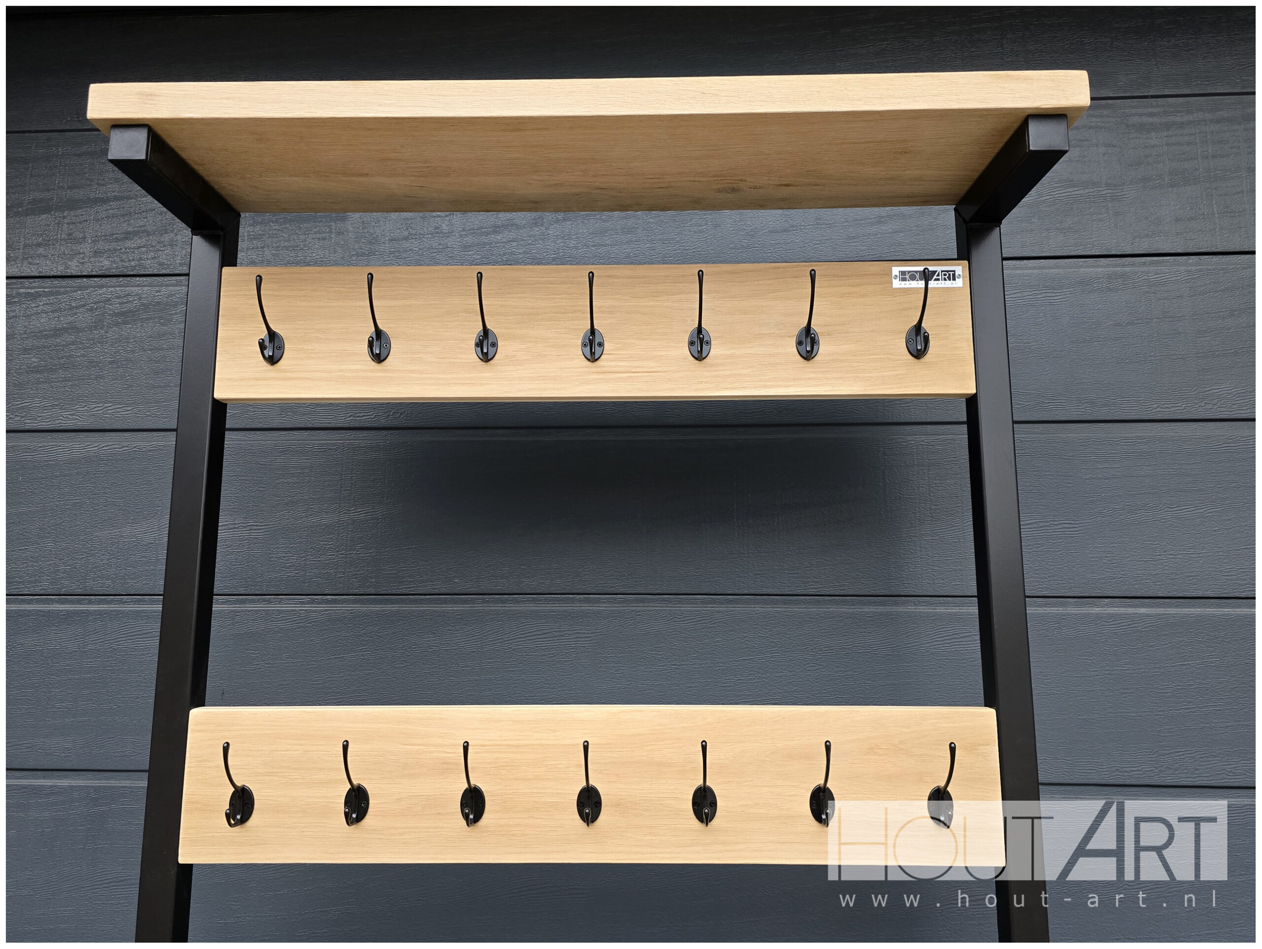 Kapstok staand stalen frame met oud eiken spoorbiels of nieuw eikenhout met bankje, schoenenplanken, haakjes en bovenblad van Hout-Art.