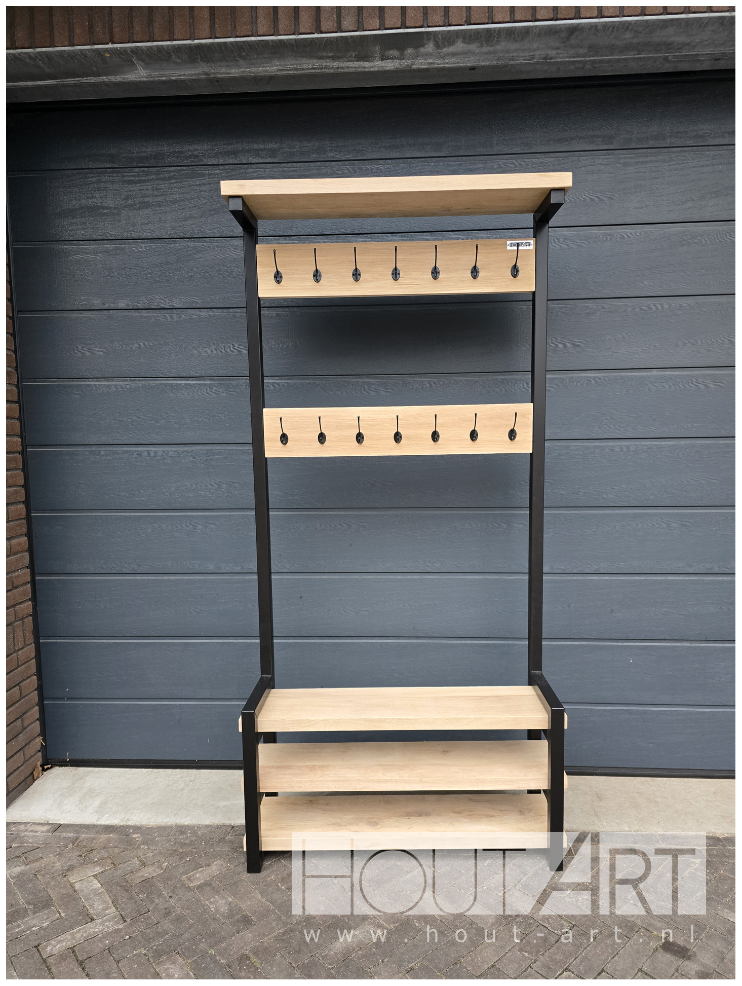Kapstok staand stalen frame met oud eiken spoorbiels of nieuw eikenhout met bankje, schoenenplanken, haakjes en bovenblad van Hout-Art.
