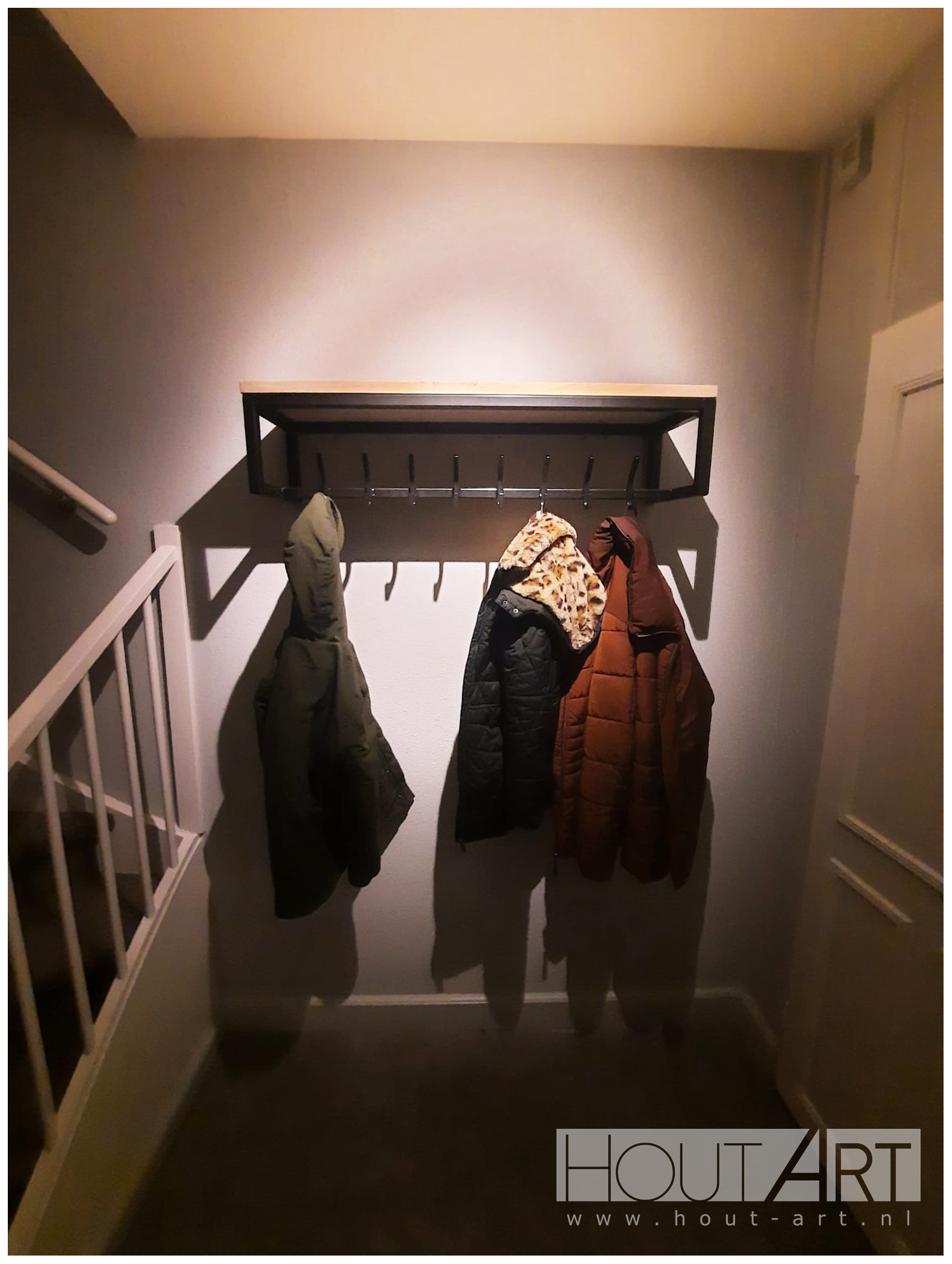 Kapstok hangend eiken stalen frame met luxe grote haken van Hout-Art. industrieel, modern, staal, zwart, gepoedercoat, houtart.