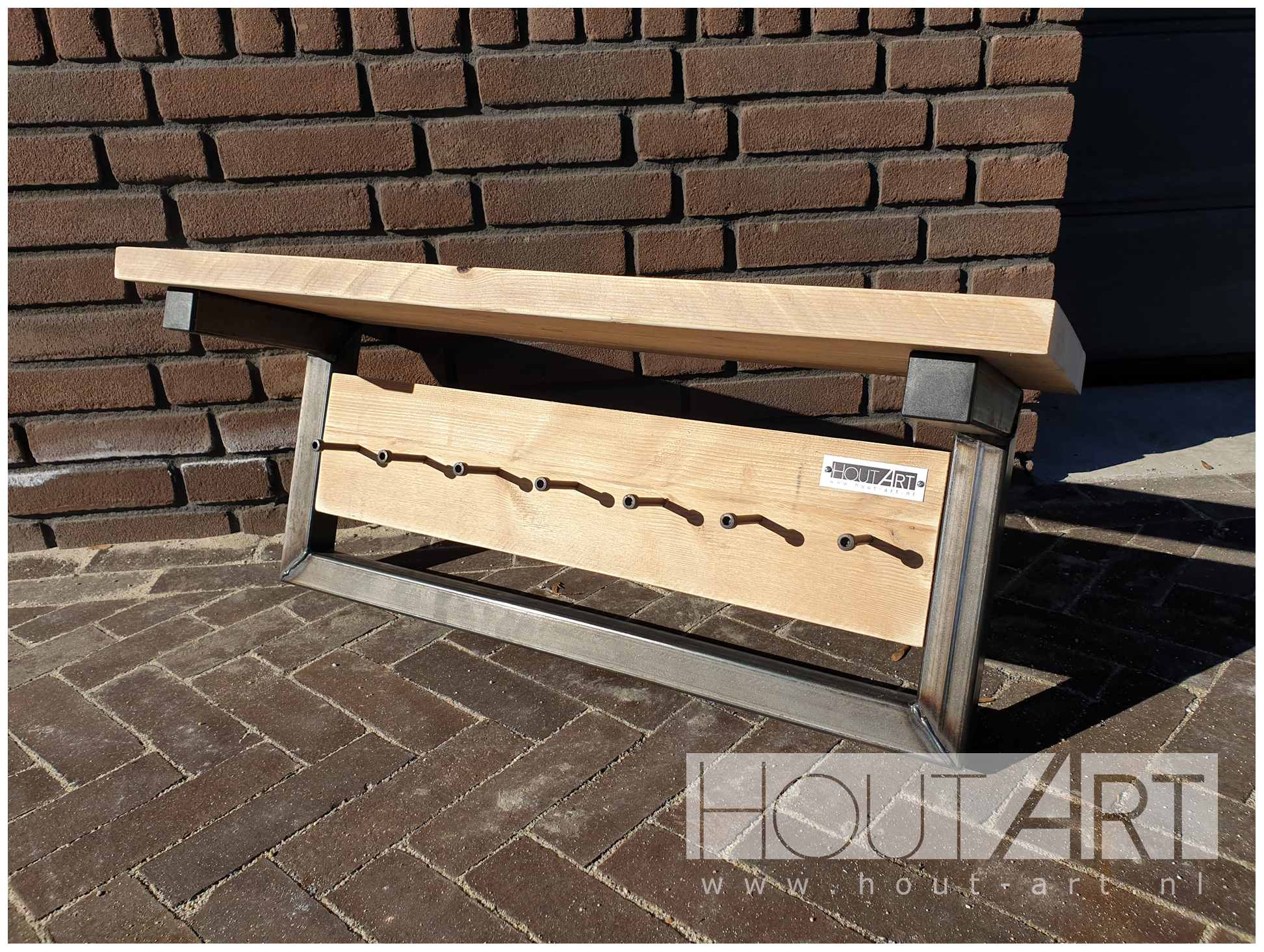 Kapstok hangend staal met steigerhout van Hout-Art. bouten, industrieel, zwart, gepoedercoat, modern, legplank, houtart.