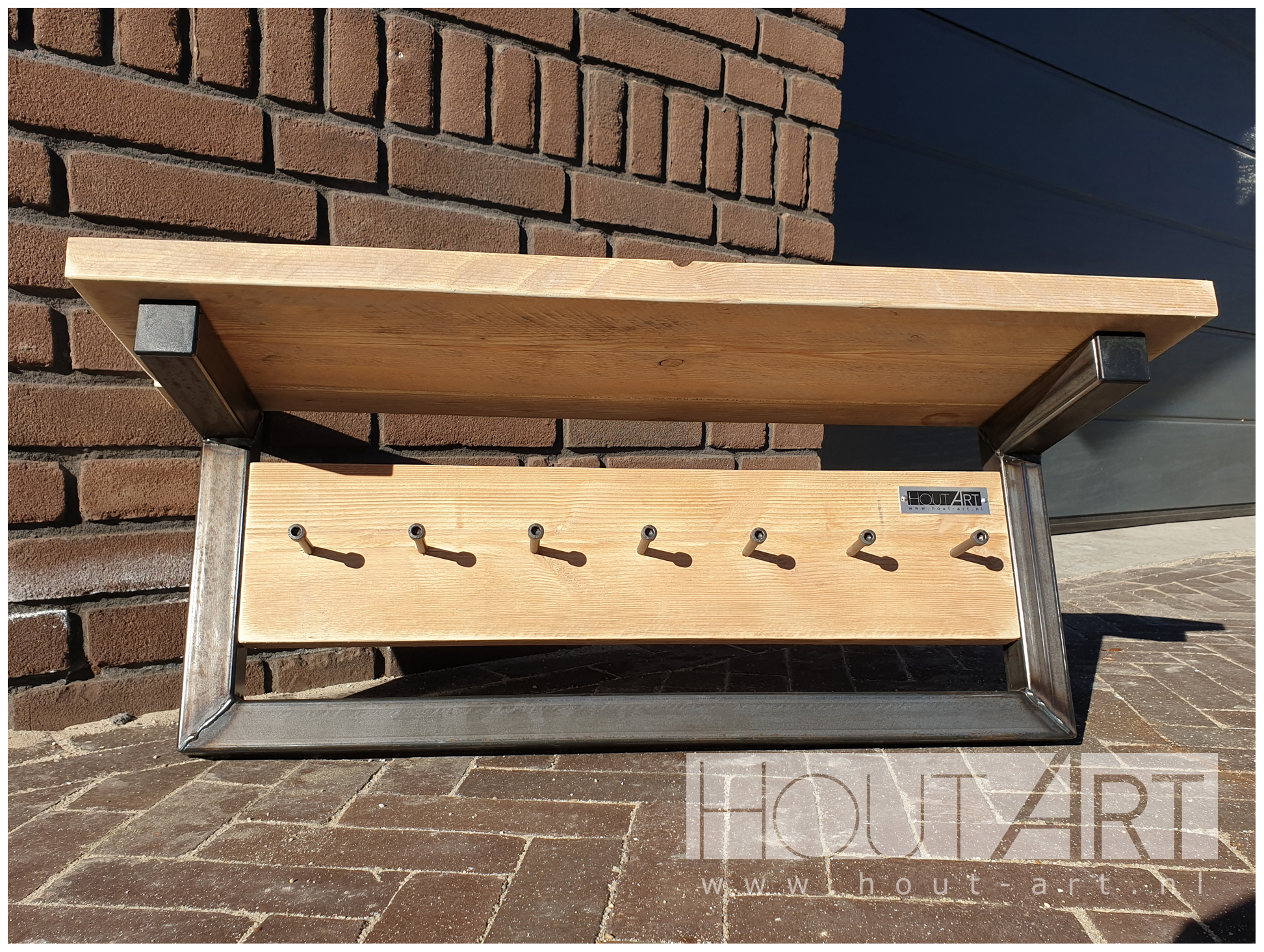 Kapstok hangend staal met steigerhout van Hout-Art. bouten, industrieel, zwart, gepoedercoat, modern, legplank, houtart.