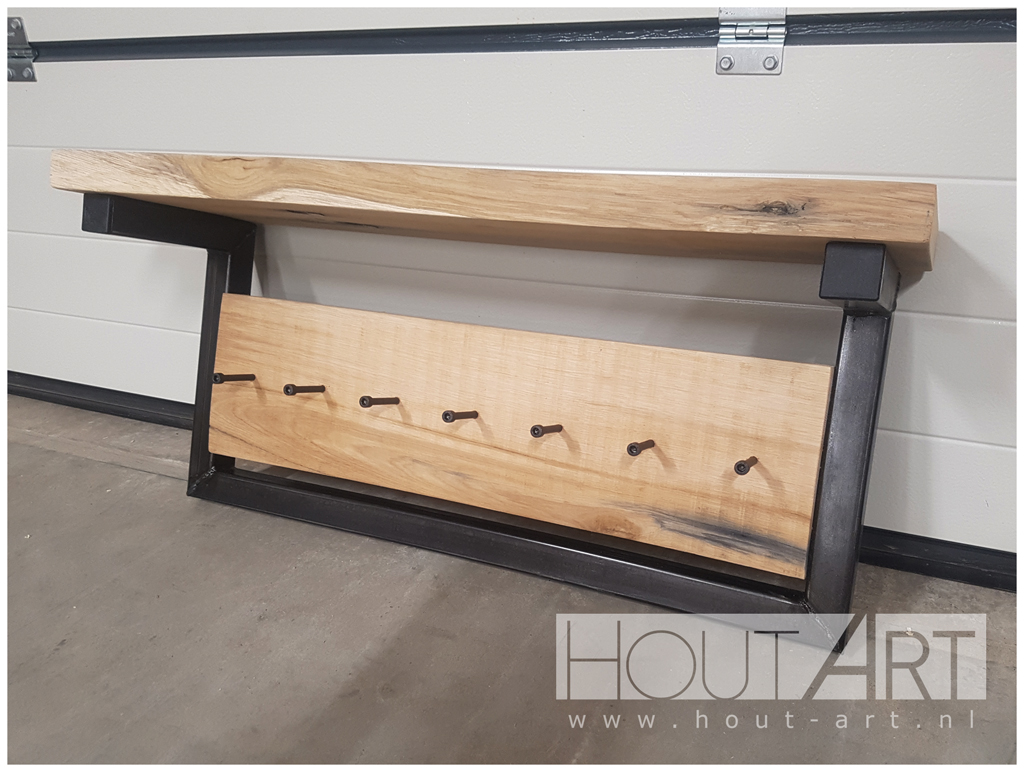 Kapstok hangend eiken met bovenblad en pinnen van Hout-Art. industrieel, modern, staal, zwart, gepoedercoat, houtart.