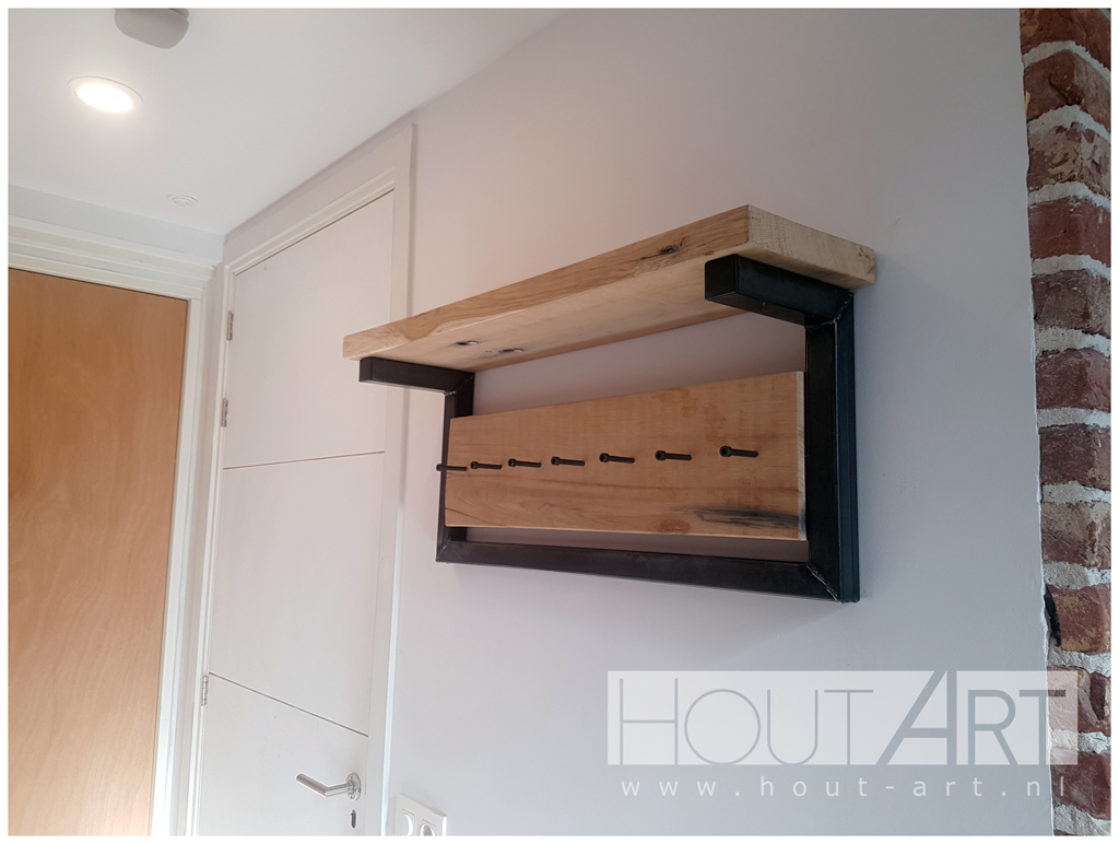 Kapstok hangend eiken met bovenblad en pinnen van Hout-Art. industrieel, modern, staal, zwart, gepoedercoat, houtart.