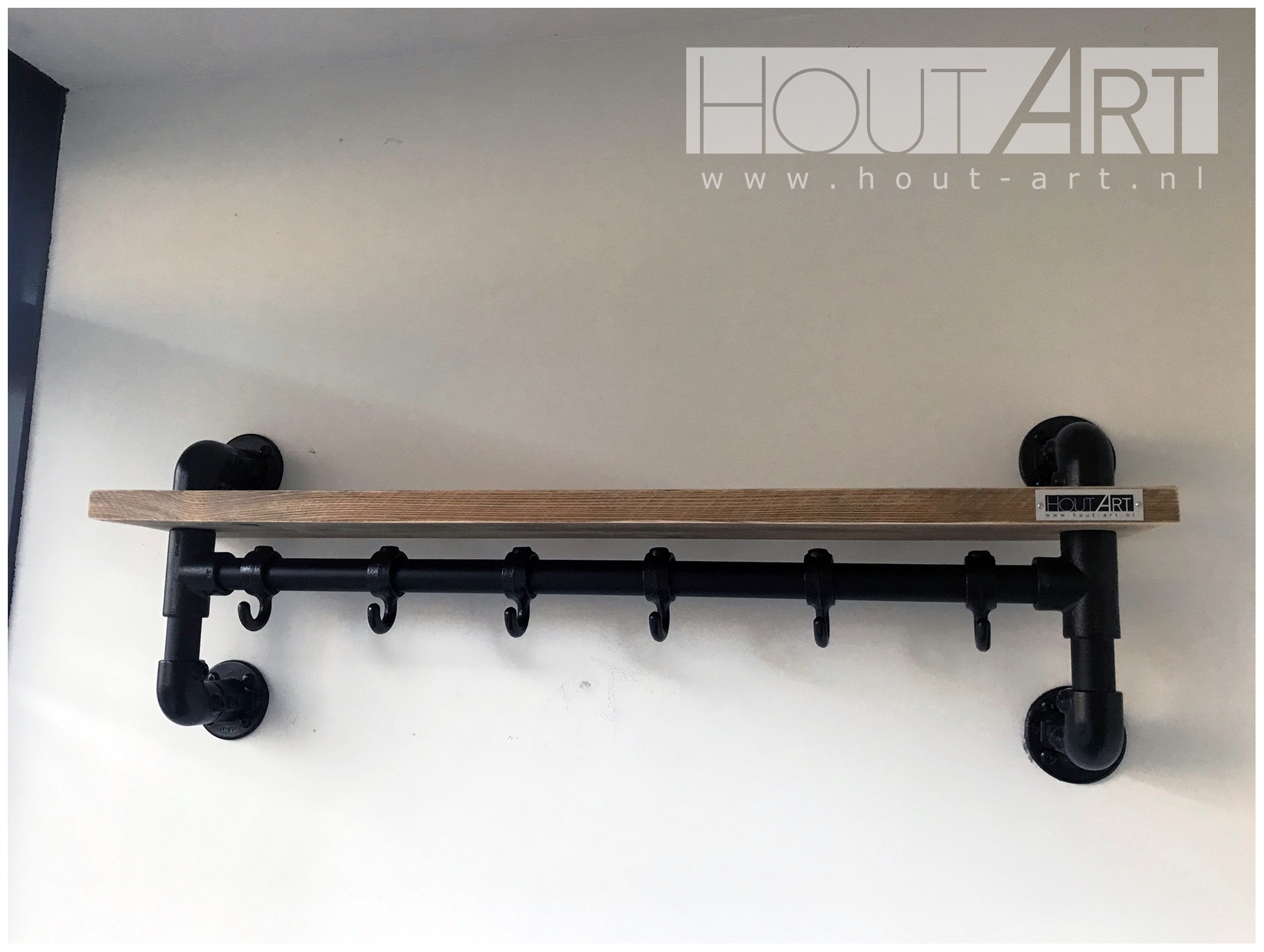 Kapstok zwarte steigerbuis frame met steigerhout van Hout-Art. steigerbuizen, zwart, gepoedercoat, modern, industrieel, haakjes, houtart.