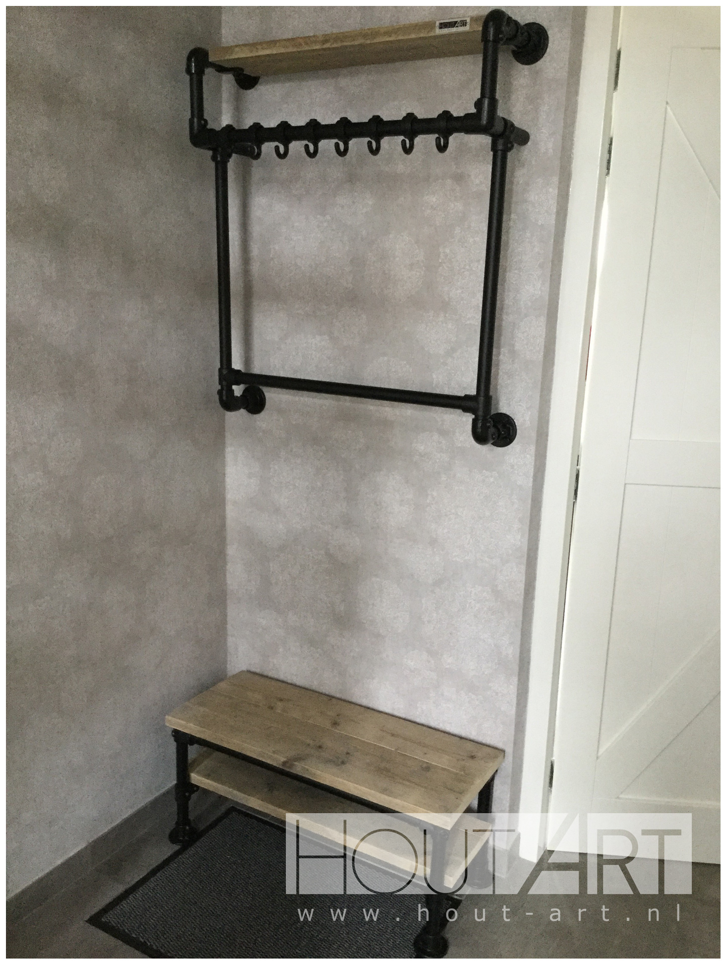 Kapstok luxe zwarte steigerbuis met kinderkapstok steigerhout van Hout-Art. steigerbuizen, zwart, gepoedercoat, modern, industrieel, haakjes, houtart.