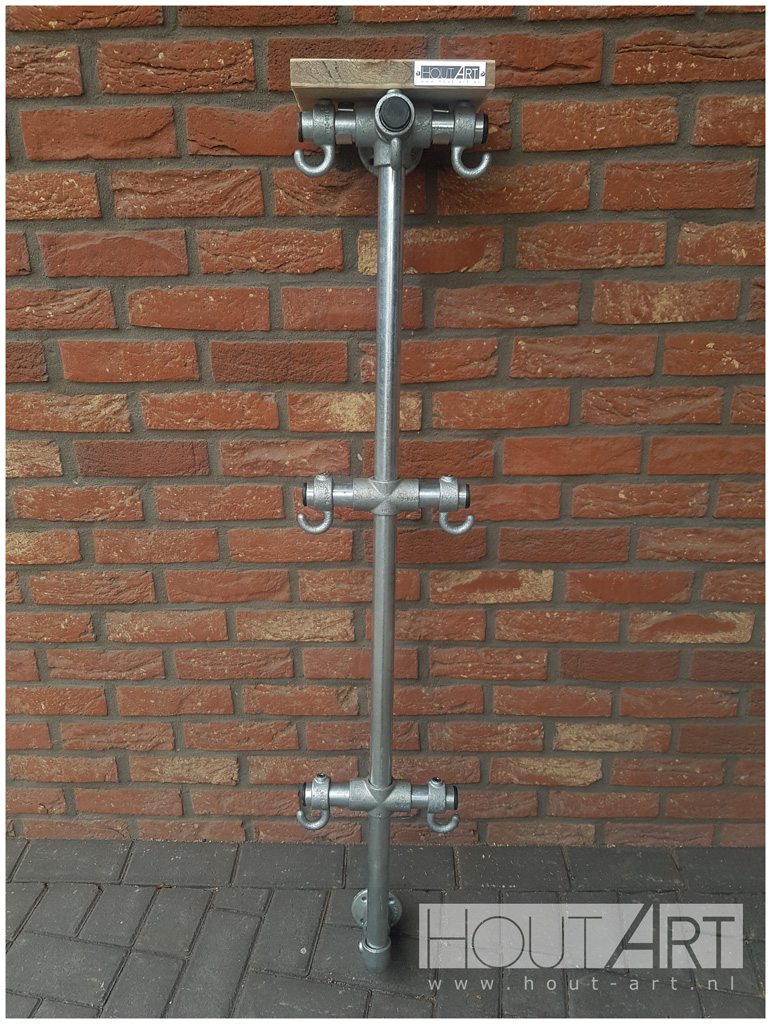 Kapstok staand verticaal verzinkte steigerbuis met steigerhout van Hout-Art. zwart, steigerbuizen, modern, industrieel, houtart.