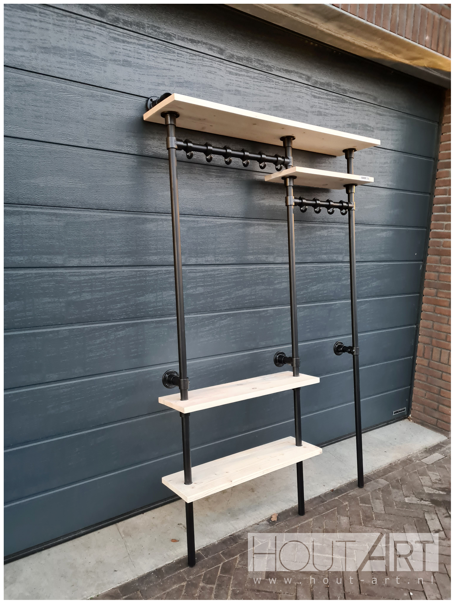 Kapstok staand zwarte steigerbuis met steigerhout schoenenplank en legplank van Hout-Art. Industrieel, steigerbuizen, zwart, gepoedercoat, modern, haakjes, houtart.