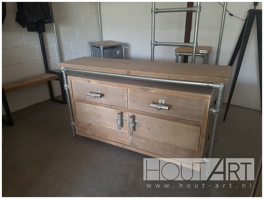 Kast Revento verzinkte steigerbuis lade en deuren met steigerhout van Hout-Art. steigerbuizen, industrieel, modern, koppeling, handgreep.