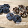 Onderzetters leer set antraciet zwart en panterprint van Hout-Art.