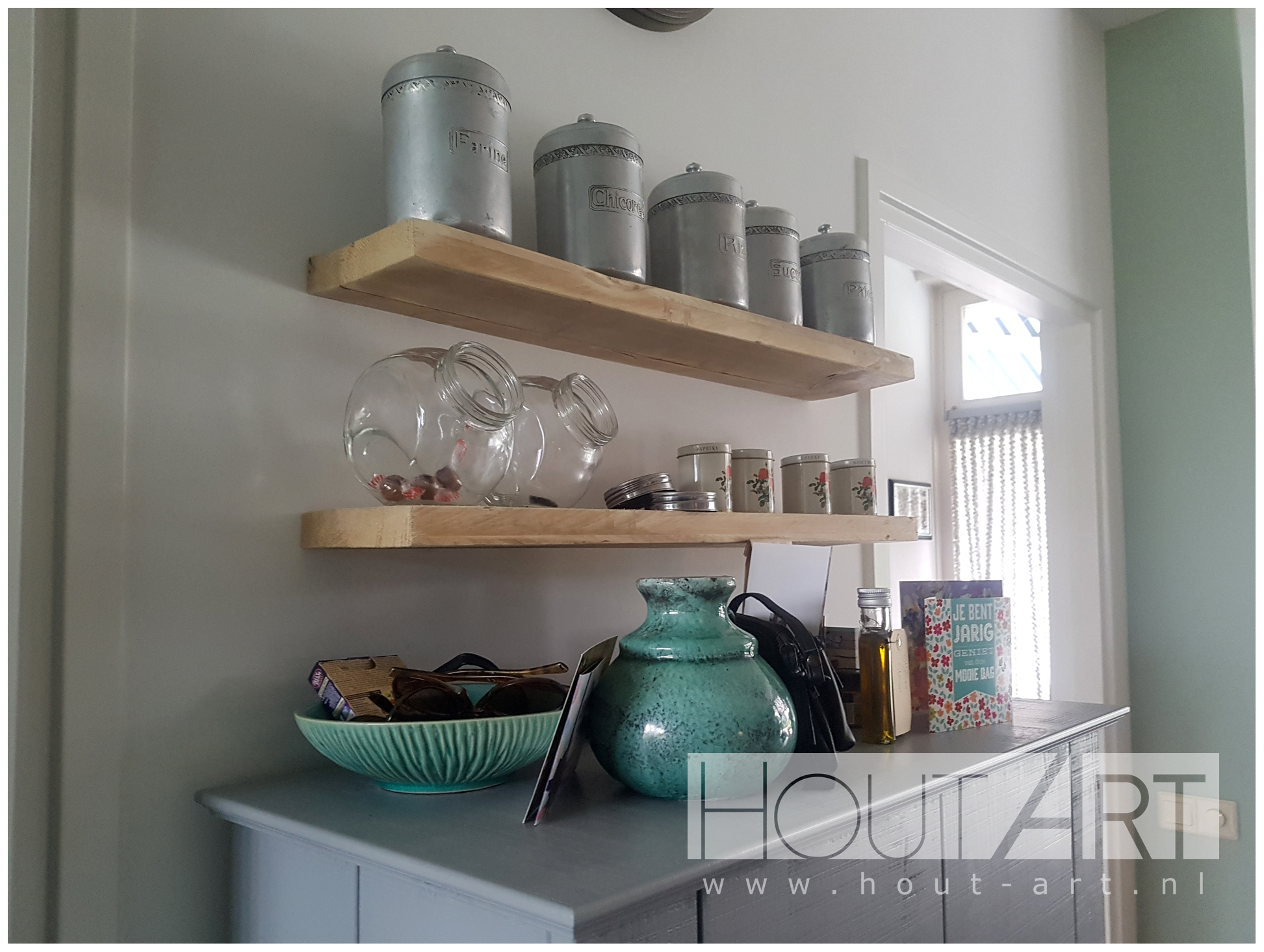 Wandplank steigerhout met onzichtbare bevestiging van Hout-Art.