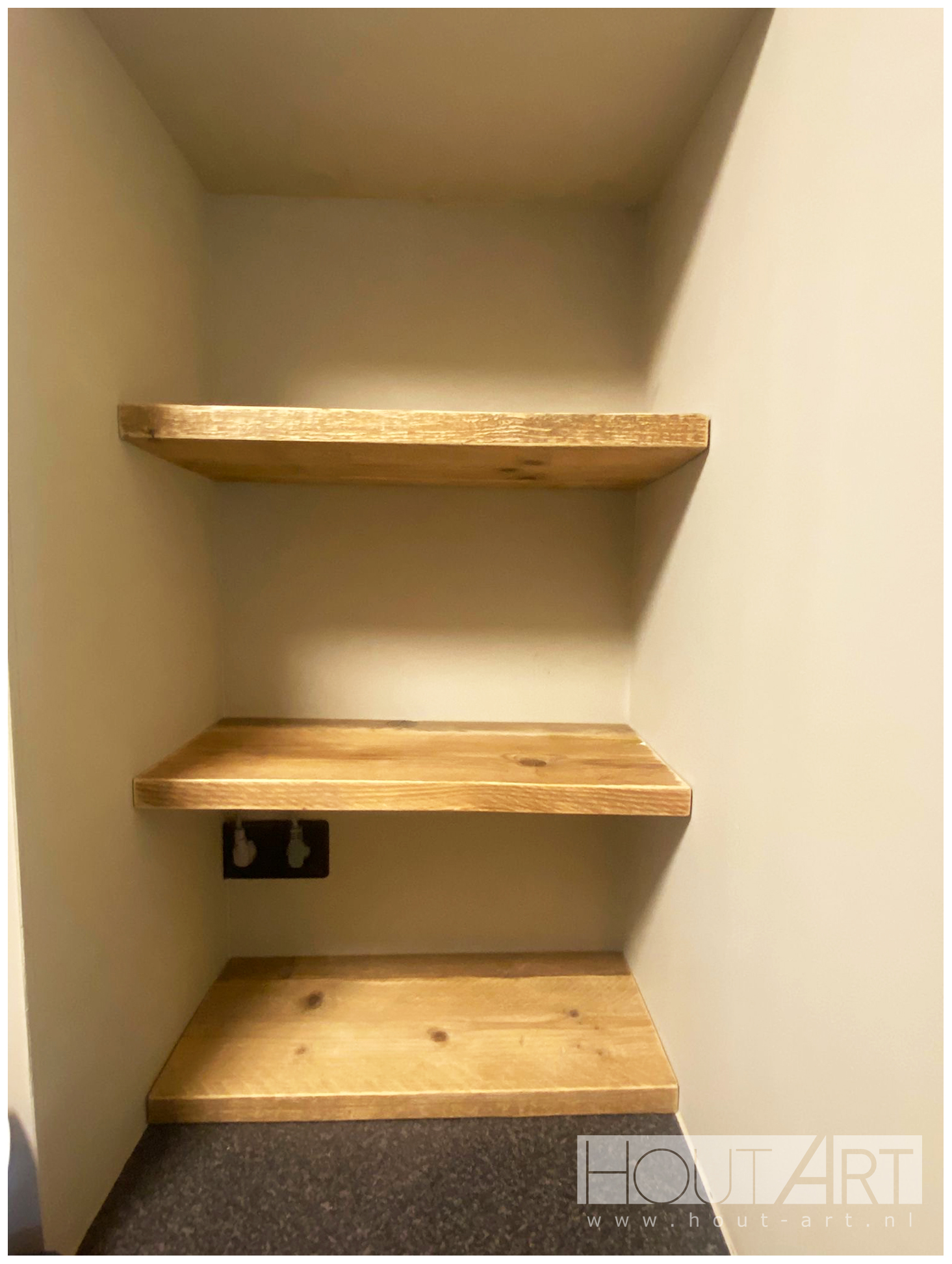 Wandplank onzichtbare bevestiging steigerhout van Hout-Art.