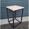 Zuil sokkel stalen kubus met steigerhout van Hout-Art. zwart, gepoedercoat, hout, plantenzuil, decoratie, houtart.