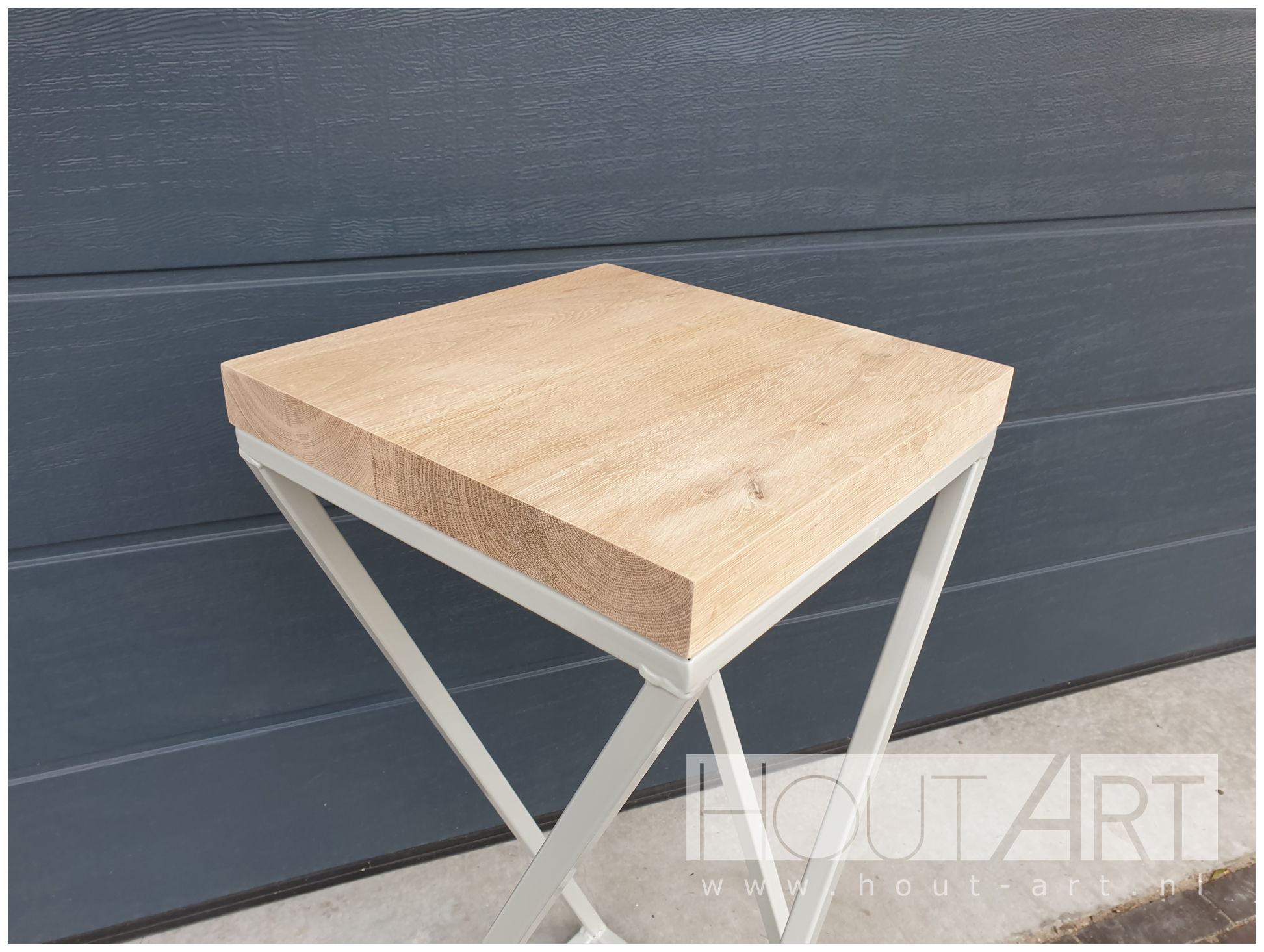 Zuil sokkel stalen twist frame met eiken van Hout-Art. zwart, gepoedercoat, hout, plantenzuil, decoratie, houtart.