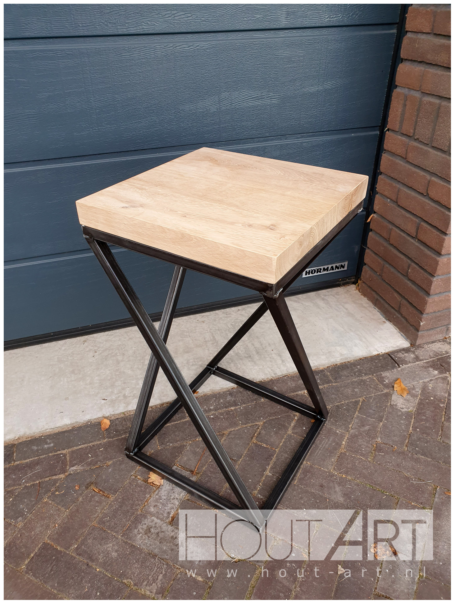 Zuil sokkel stalen twist frame met eiken van Hout-Art. zwart, gepoedercoat, hout, plantenzuil, decoratie, houtart.