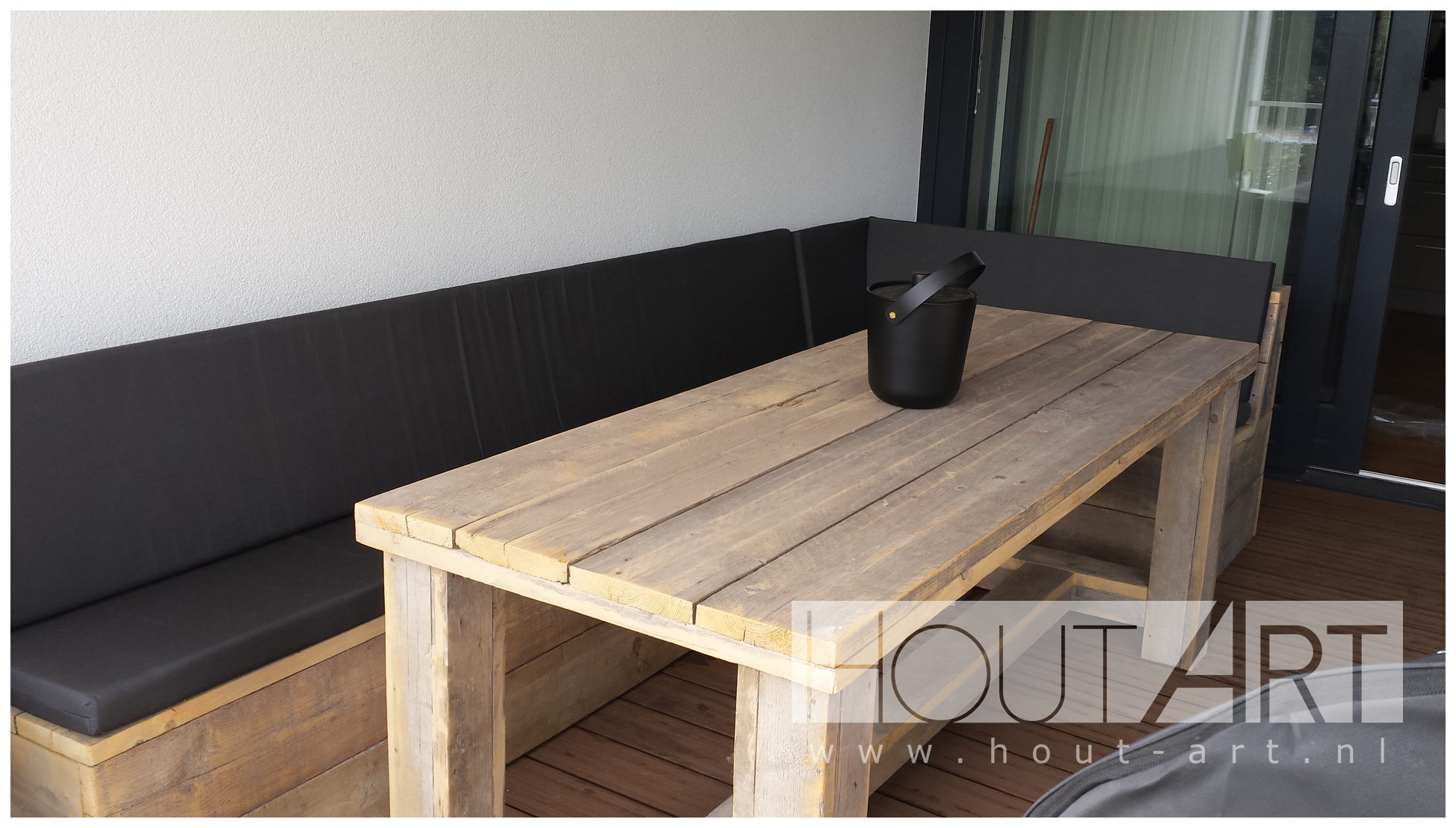 Hoek loungebank dicht steigerhout van Hout-Art. Tuinmeubel, loungeset, gebruikt hout, buitenkeuken, vuurtafel, tuinmeubels, houtart.