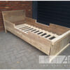 Bed steigerhout open onderkant verhoogd van Hout-Art, slaapkamer, landelijk, lades, opberglades, lattenbodem, logeren, matras, houtart.