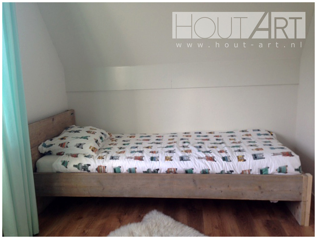 Bed steigerhout open onderkant van Hout-Art. slapen, slaapkamer, kinderkamer, 1-persoons, bedden, landelijk, gebruikt hout, houtart.