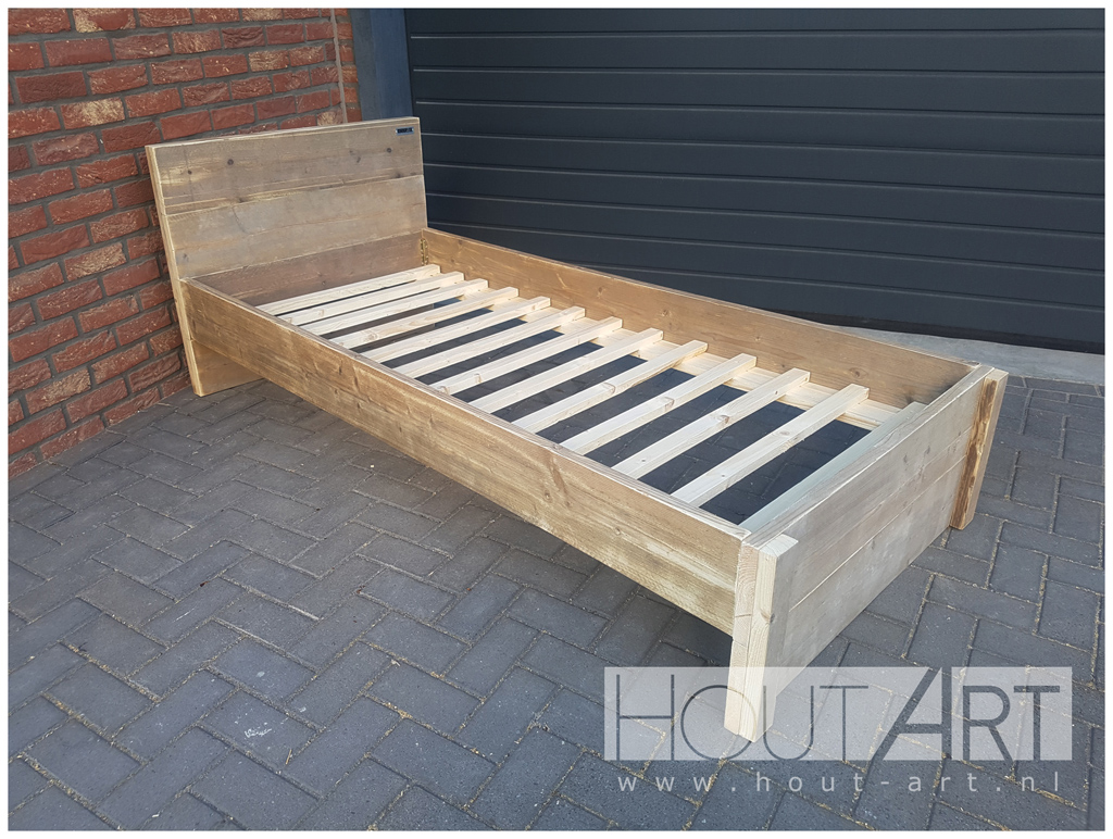 Bed steigerhout open onderkant van Hout-Art. slapen, slaapkamer, kinderkamer, 1-persoons, bedden, landelijk, gebruikt hout, houtart.