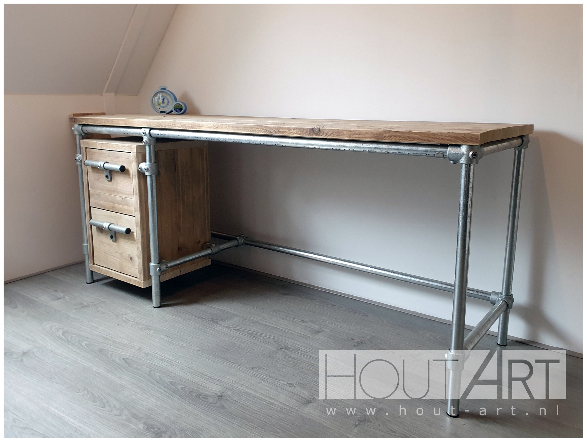 Bureau verzinkte steigerbuis zwevende kast met steigerhout van Hout-Art.