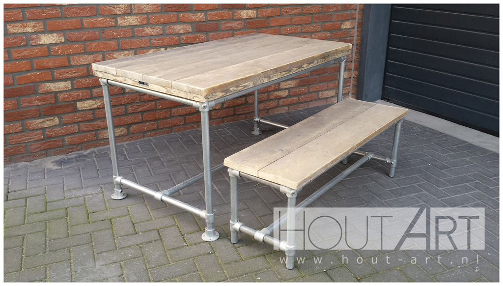 Bank verzinkte steigerbuis met steigerhout van Hout-Art. tuinbank, steigerbuizen, terras, tuinmeubel, houtart.