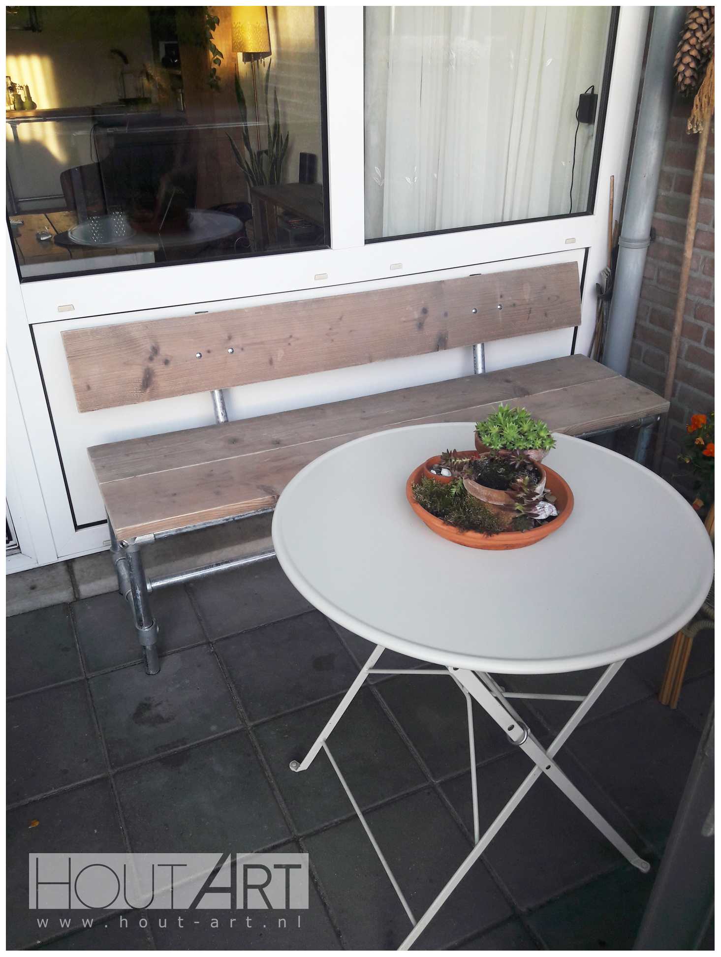 Bank verzinkte steigerbuis met rugleuning steigerhout van Hout-Art. steigerbuizen, tuinbank, tuintafel, tafel, gebruikt hout, landelijk, terras, houtart.