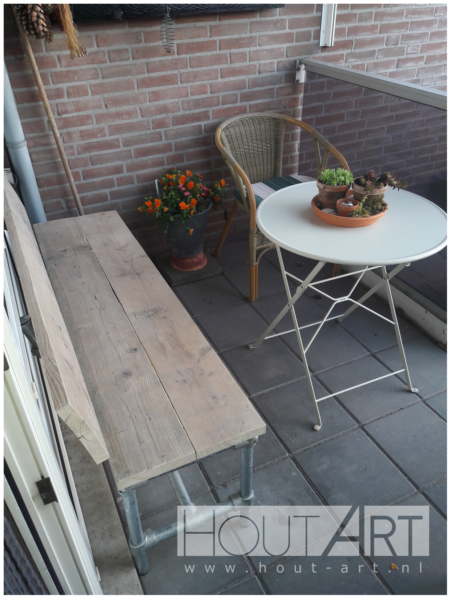 Bank verzinkte steigerbuis met rugleuning steigerhout van Hout-Art. steigerbuizen, tuinbank, tuintafel, tafel, gebruikt hout, landelijk, terras, houtart.