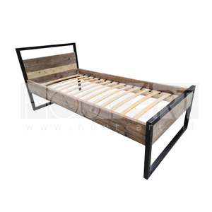 Bed stalen frame met steigerhout