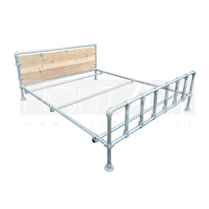 Bed frame steigerbuis met steigerhouten hoofdbord