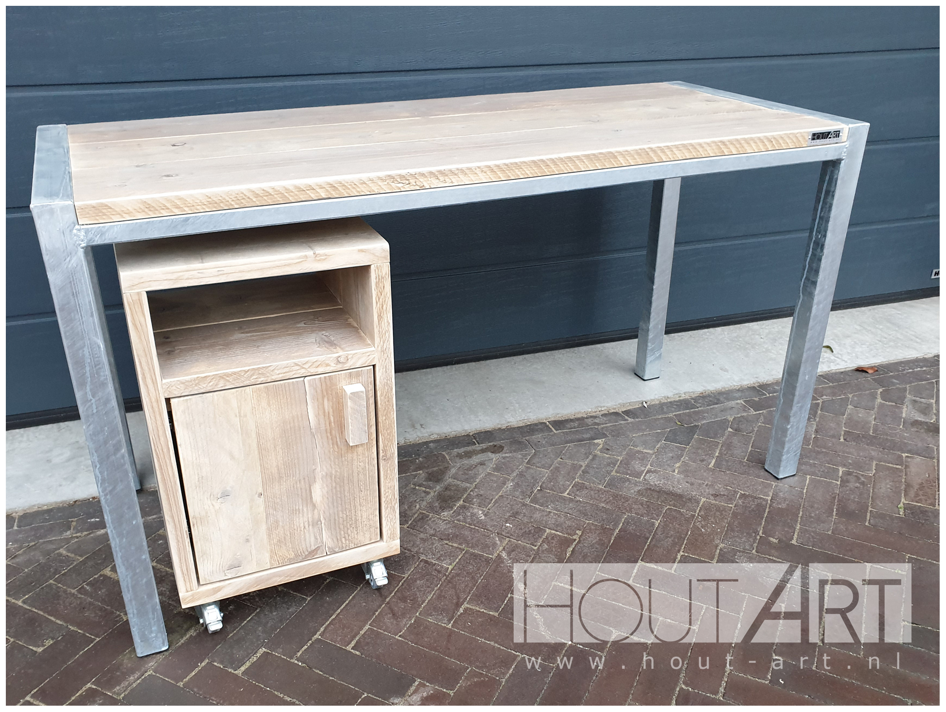 Bureau verzinkt stalen frame met steigerhout van Hout-Art.