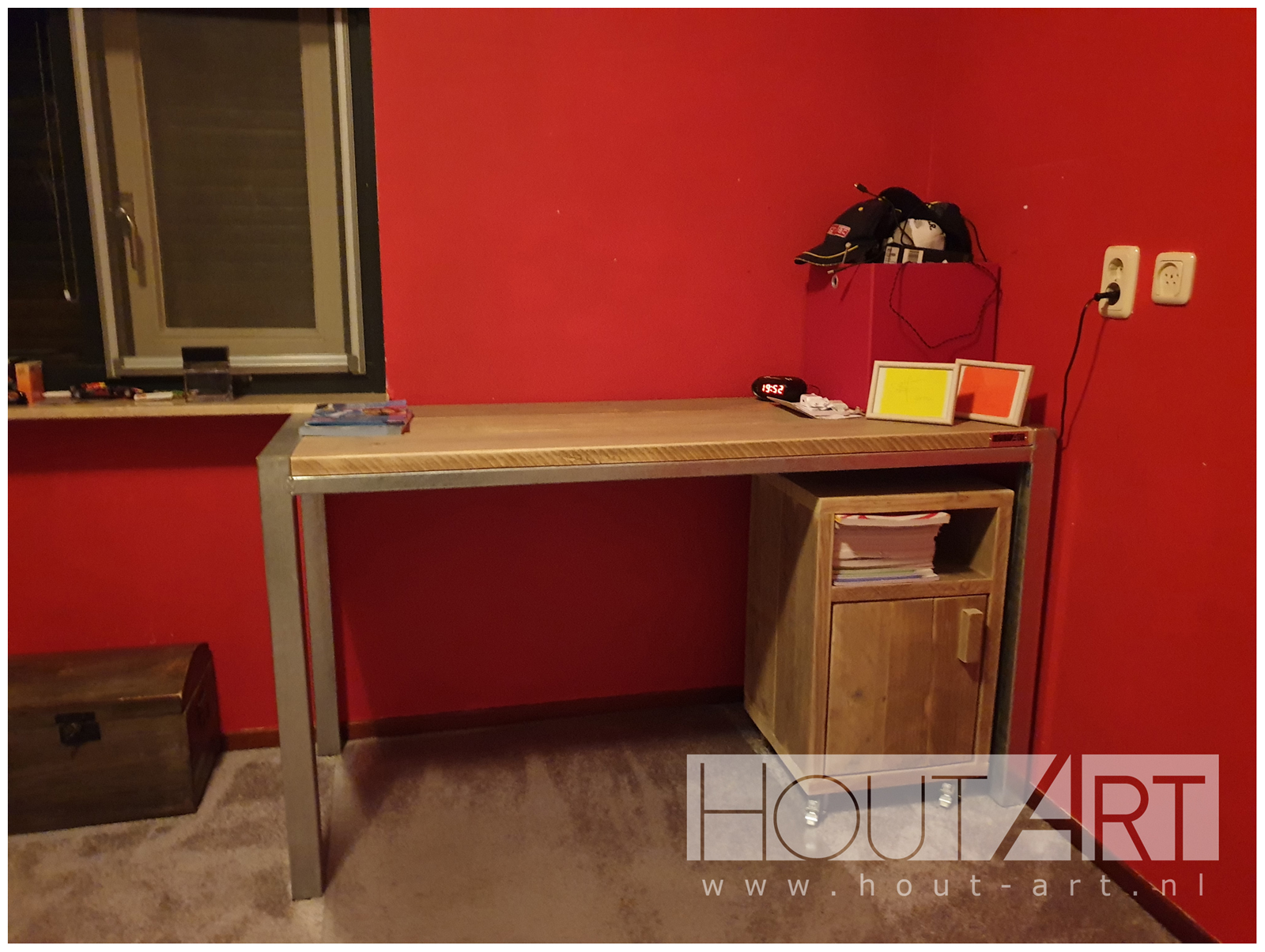 Bureau verzinkt stalen frame met steigerhout van Hout-Art.