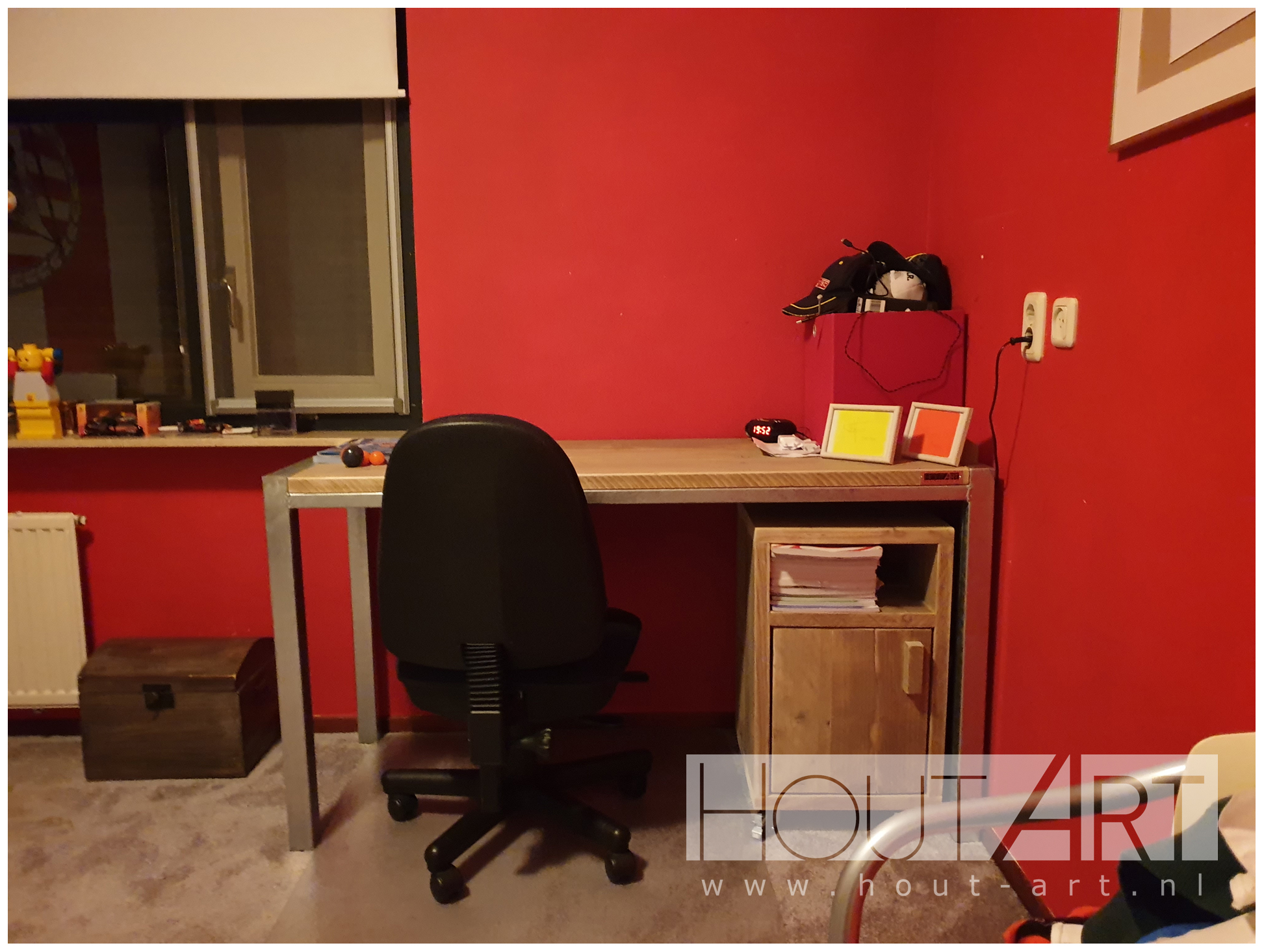 Bureau verzinkt stalen frame met steigerhout van Hout-Art.