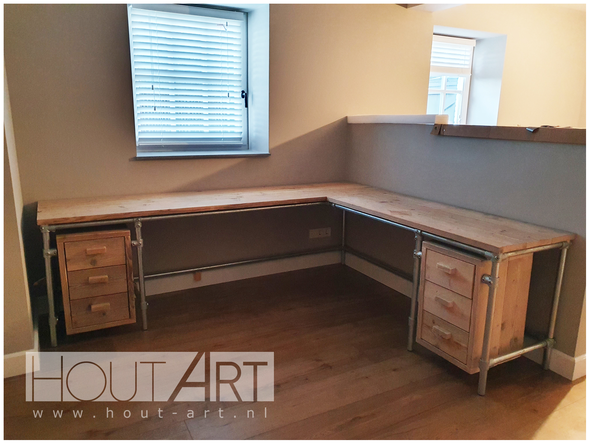 Hoekbureau l-vorm bureau verzinkte steigerbuis 2x zwevende kasten steigerhout van Hout-Art.