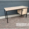 Bureau stalen frame zwevende kast met steigerhout van Hout-Art.