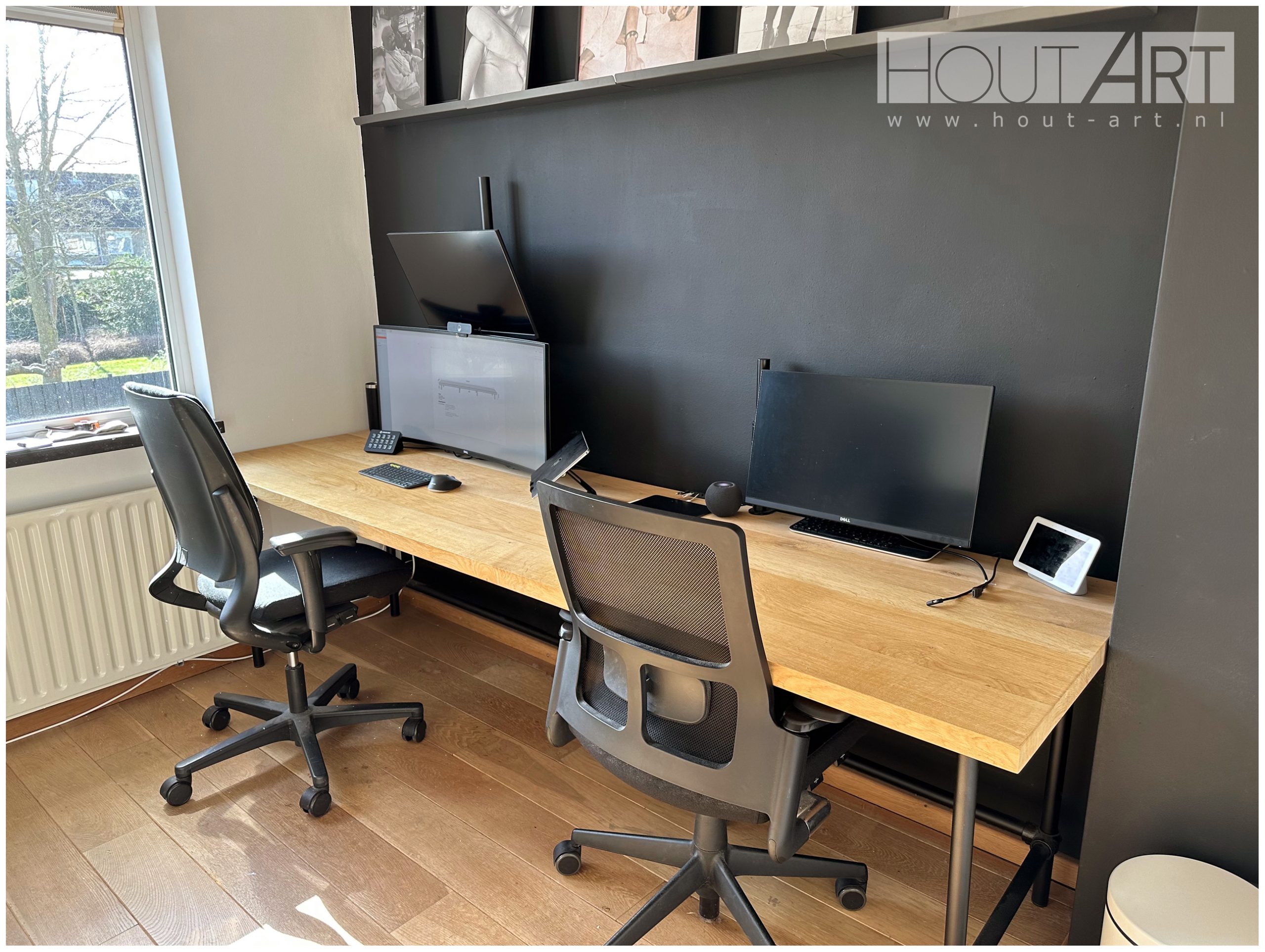 Bureau zwarte steigerbuis met 40mm massief eiken van Hout-Art.