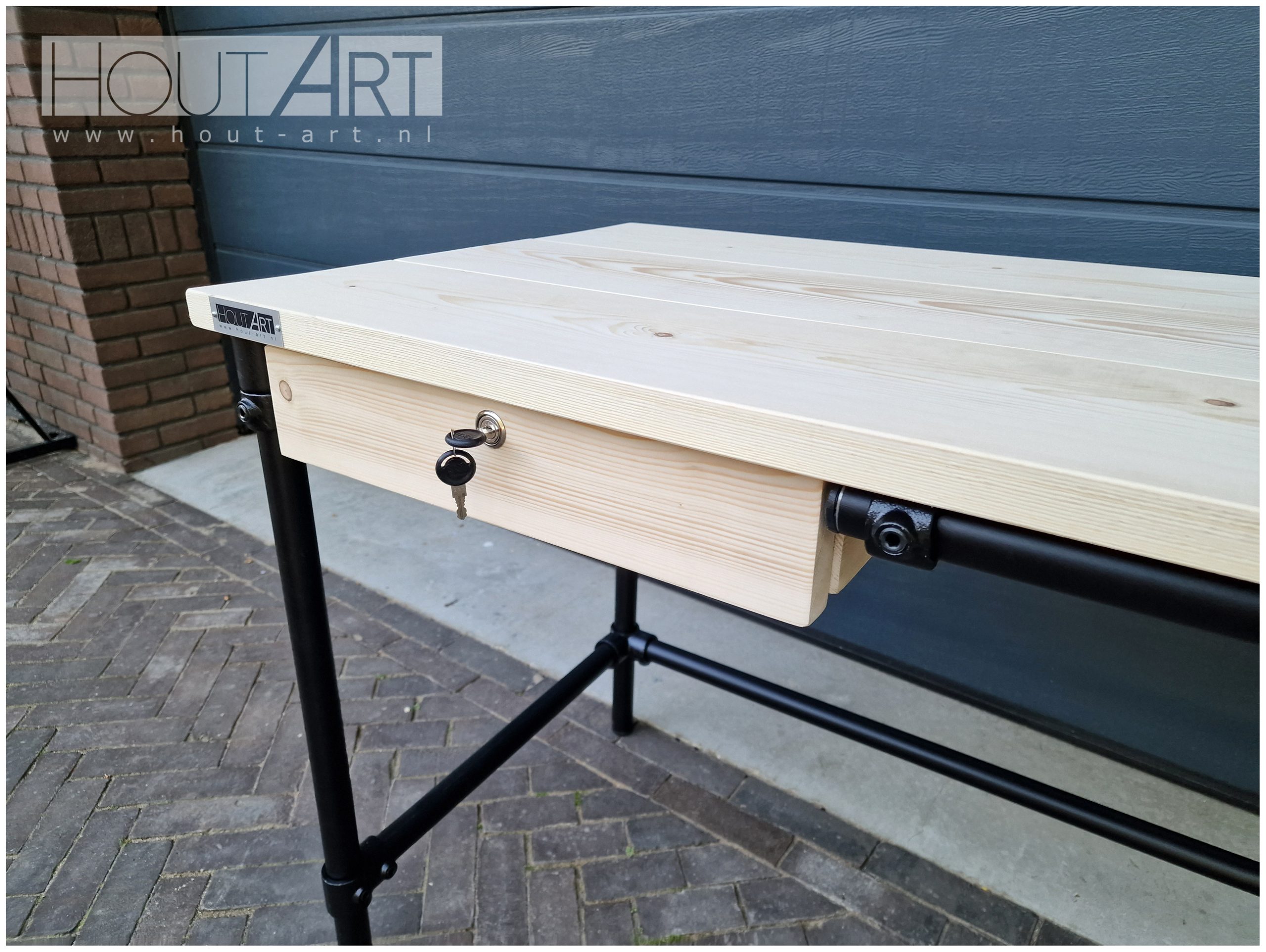 Bureau zwarte steigerbuis met lade steigerhout van Hout-Art.