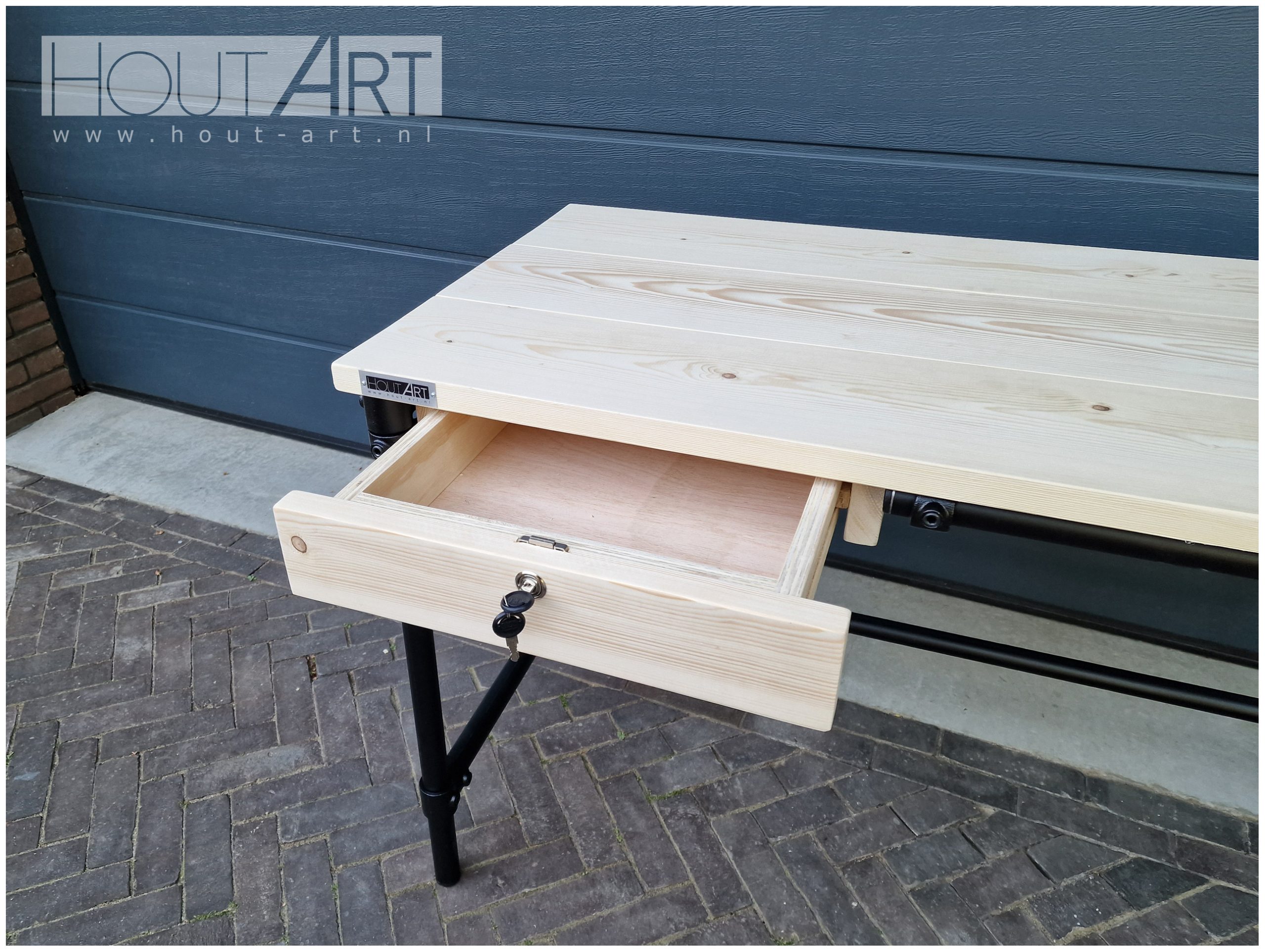 Bureau zwarte steigerbuis met lade steigerhout van Hout-Art.