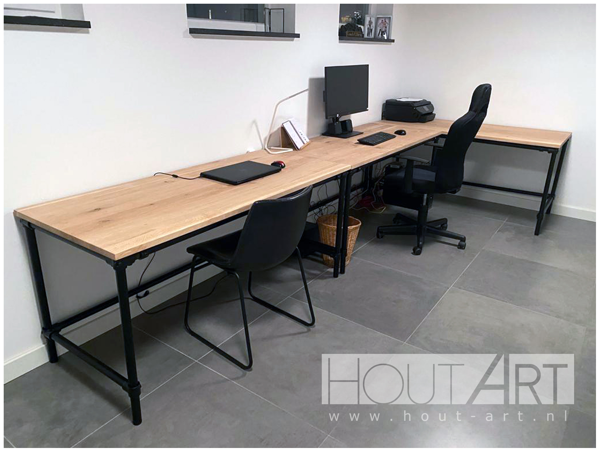 Bureau zwarte steigerbuis massief eiken van Hout-Art.